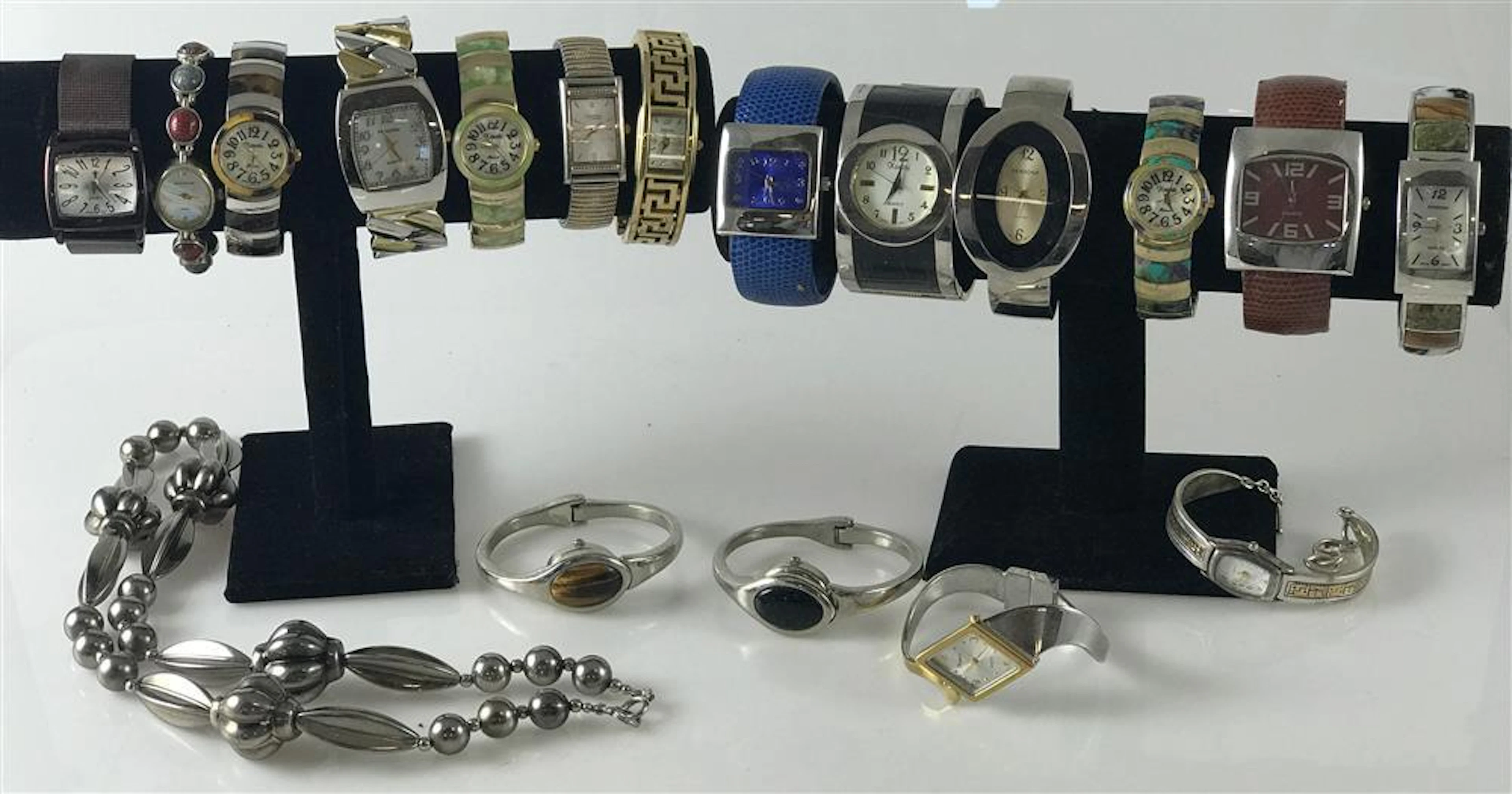 LOT OF ASSORTED FASHION WATCHES