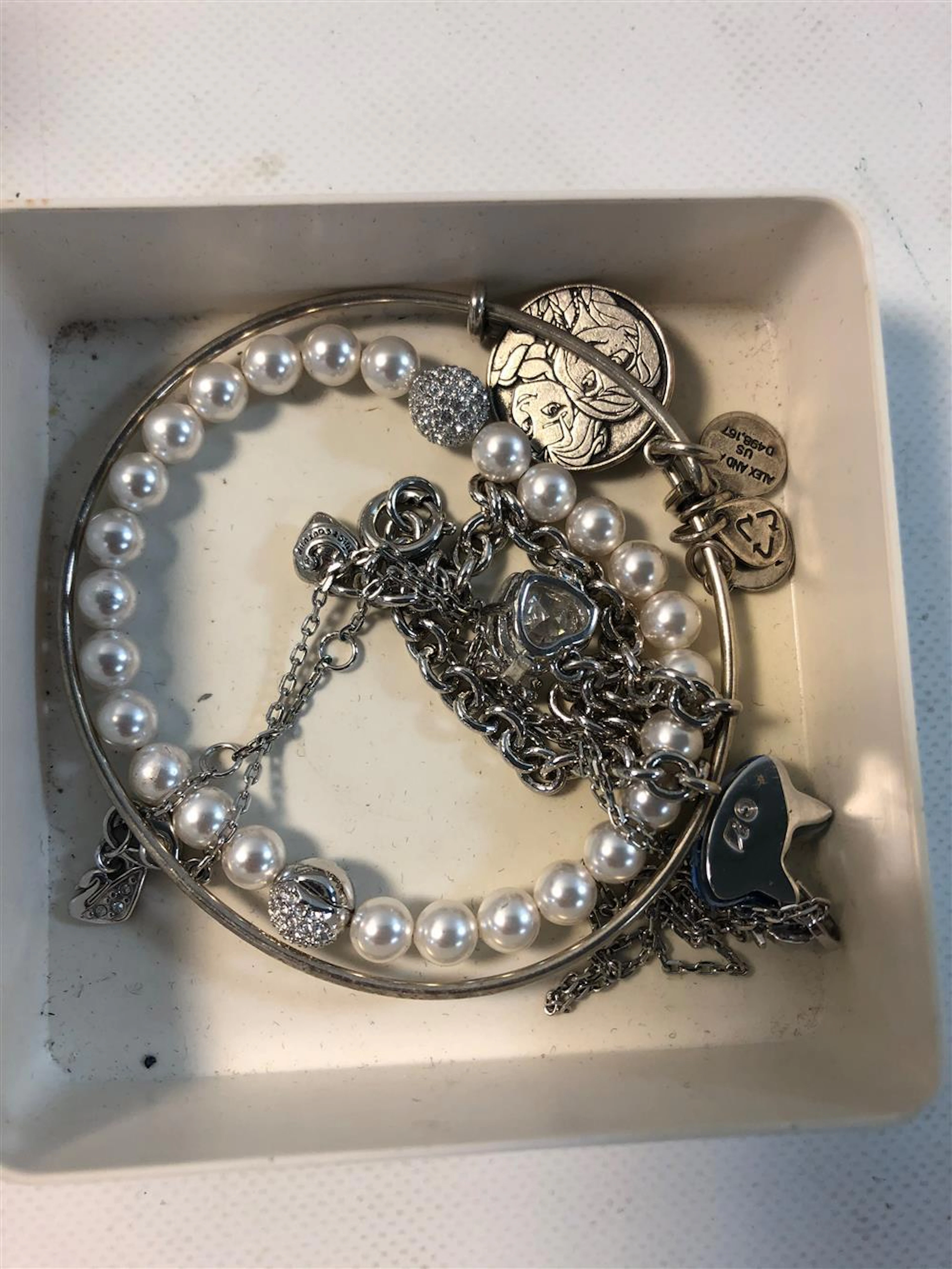 LOT OF DESIGNER FASHION ACCESSORIES