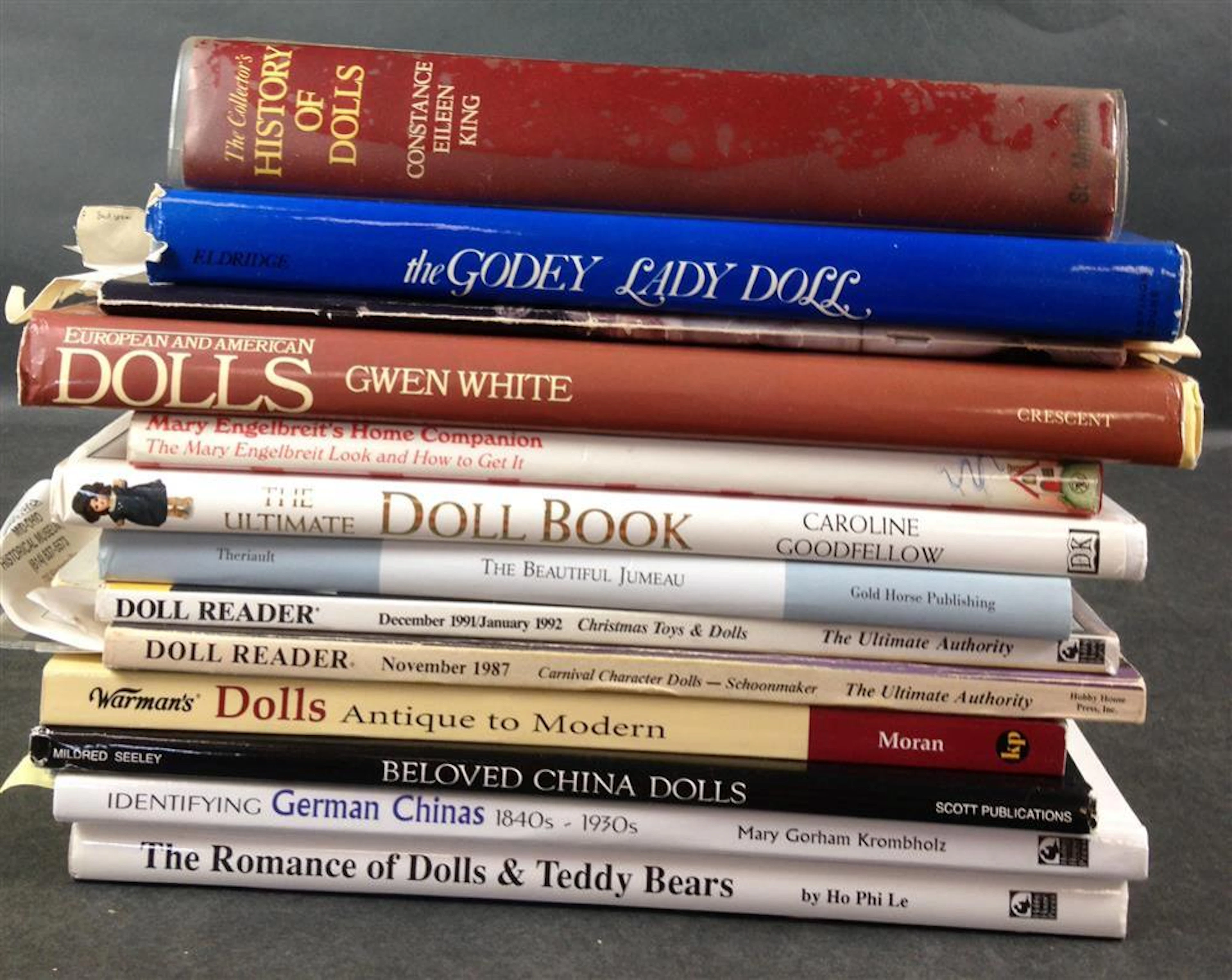 LOT OF DOLL REFERENCE BOOKS INCLUDING "THE BEAUTIFUL JUMEAU"