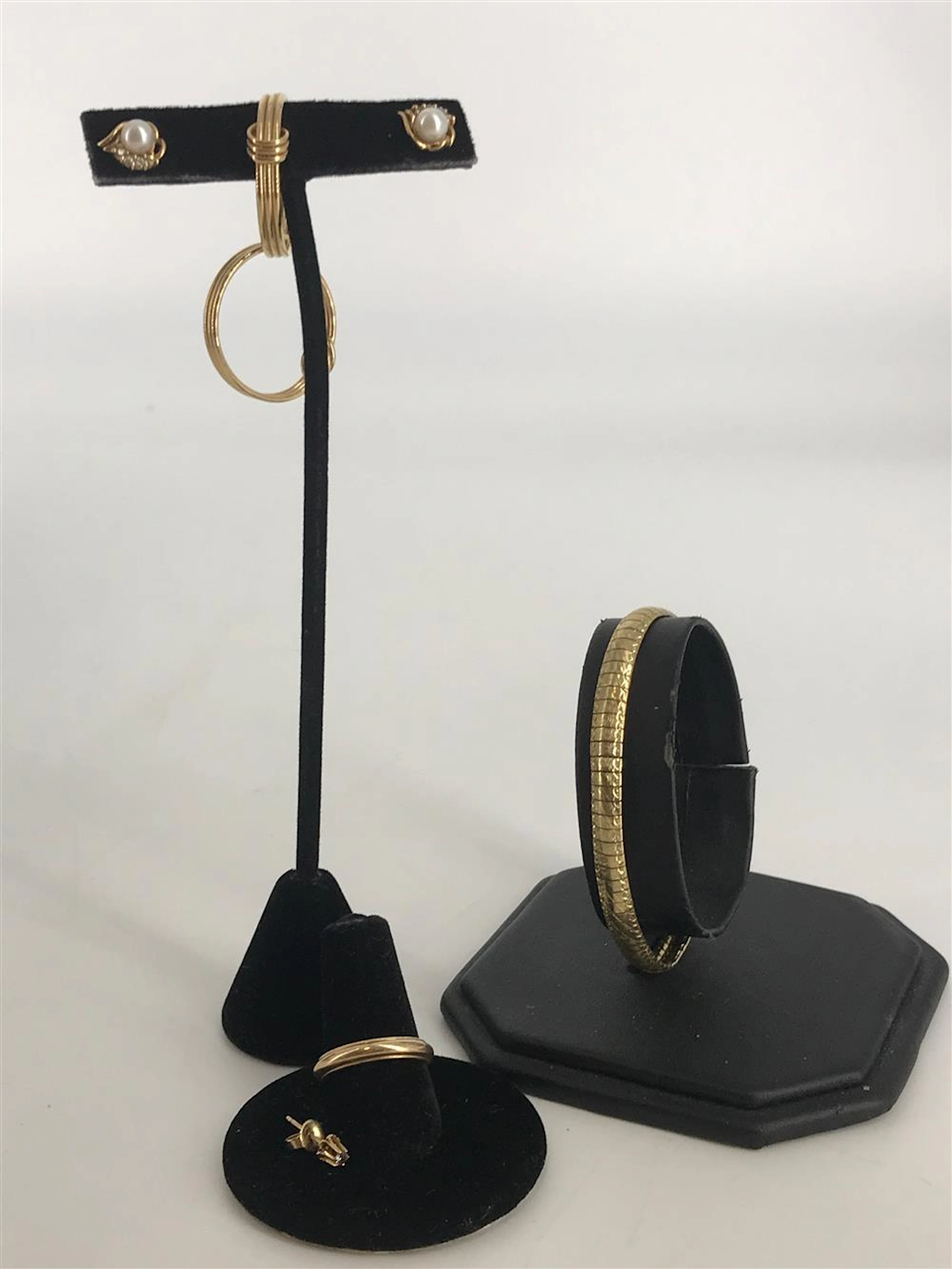 GOLD JEWELRY AND ACCESSORIES