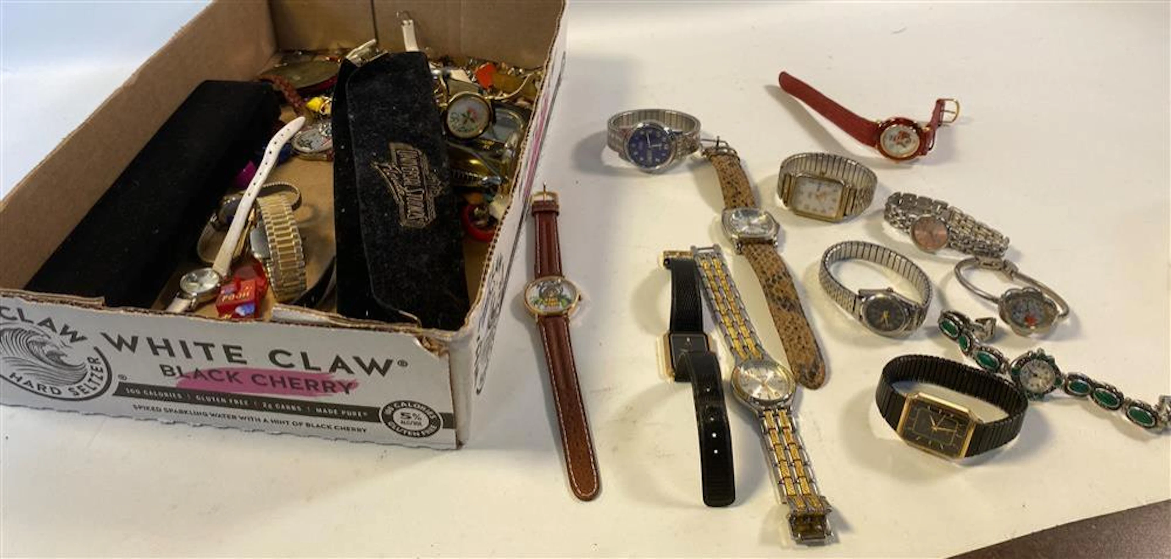 LOT OF ASSORTED WRIST WATCHES, ACCESSORIES AND VINTAGE JEWELRY