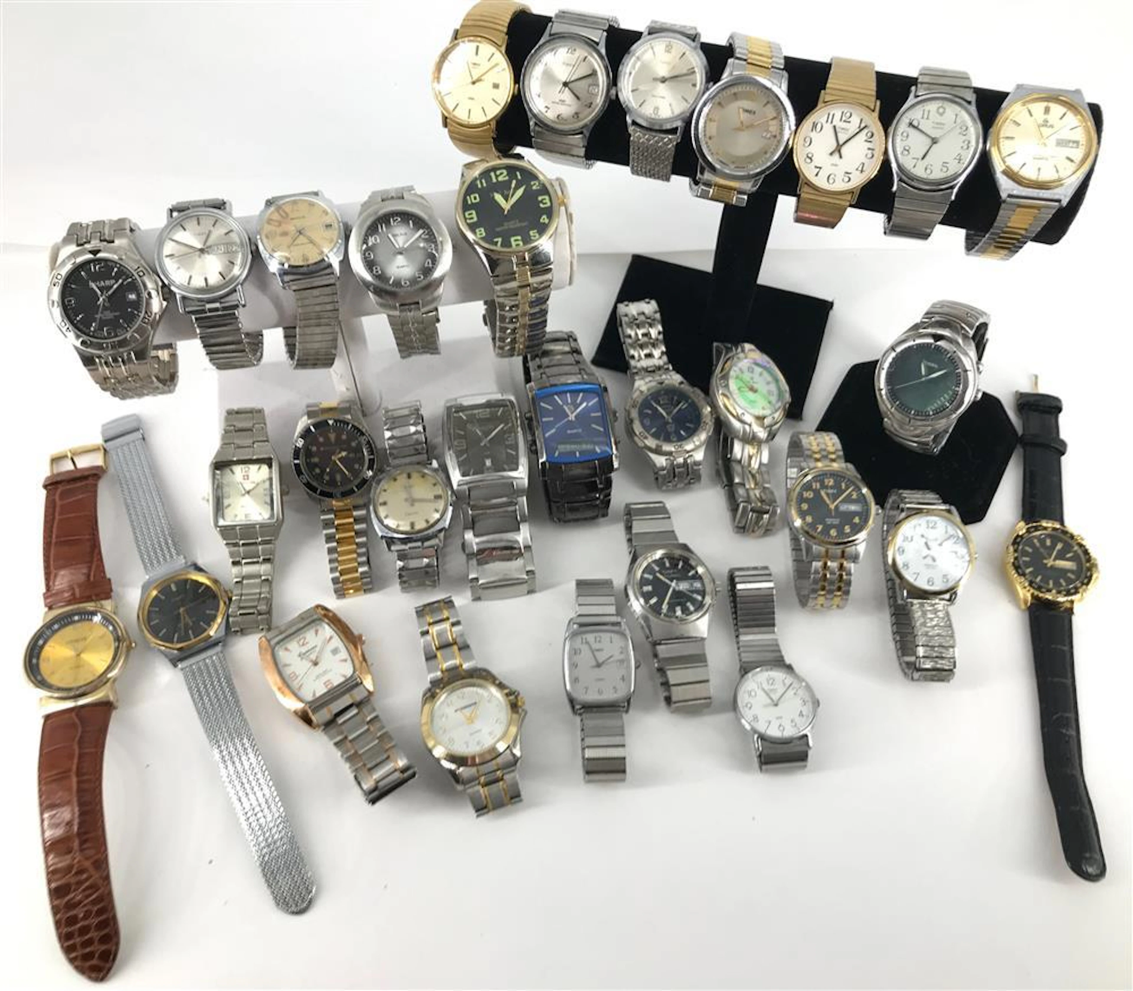 ASSORTED MODERN MEN'S WRIST WATCHES
