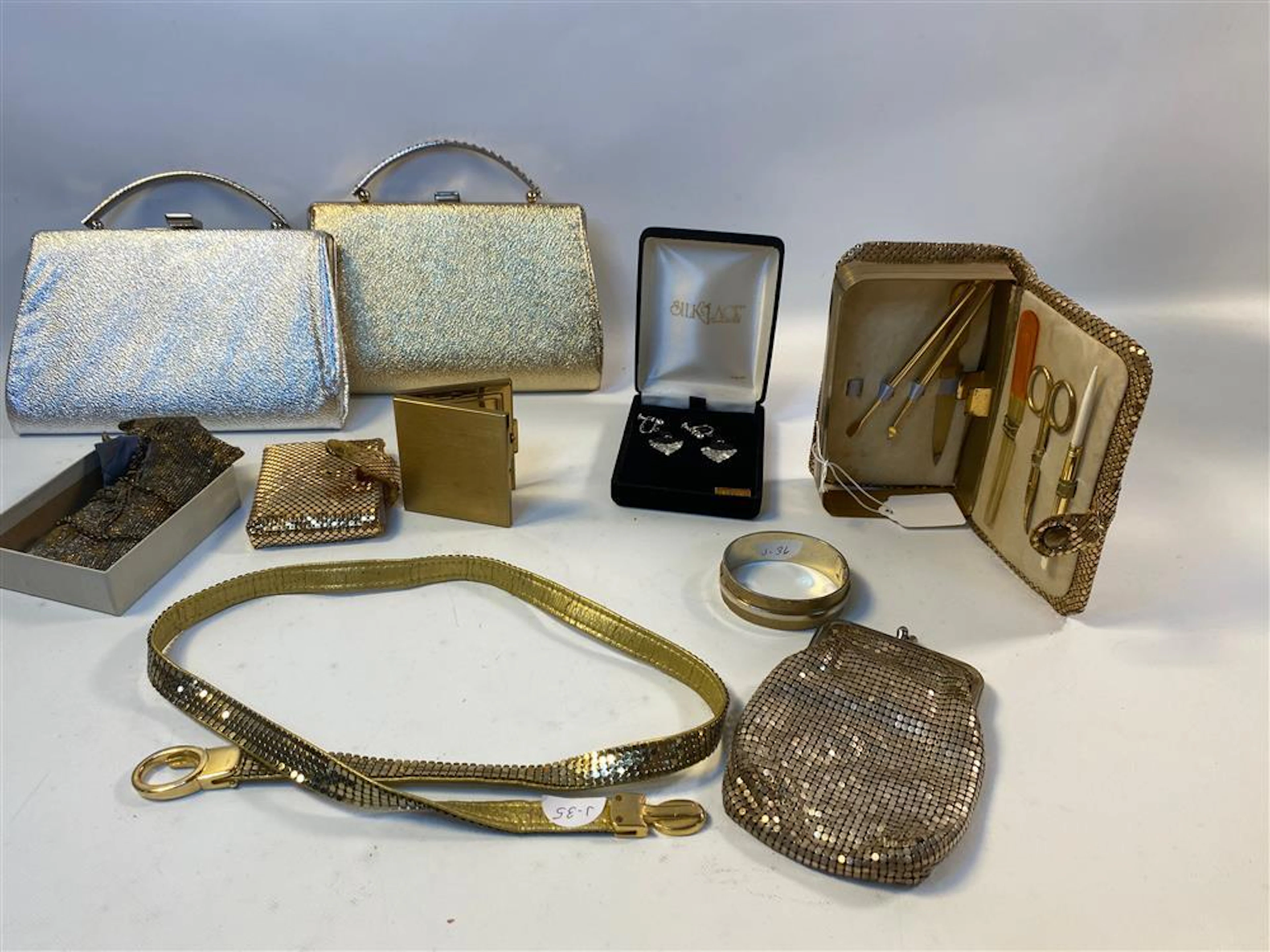 VINTAGE PURSES AND ACCESSORIES