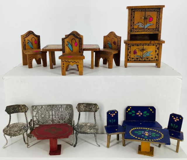 Lot miscellaneous dollhouse furniture