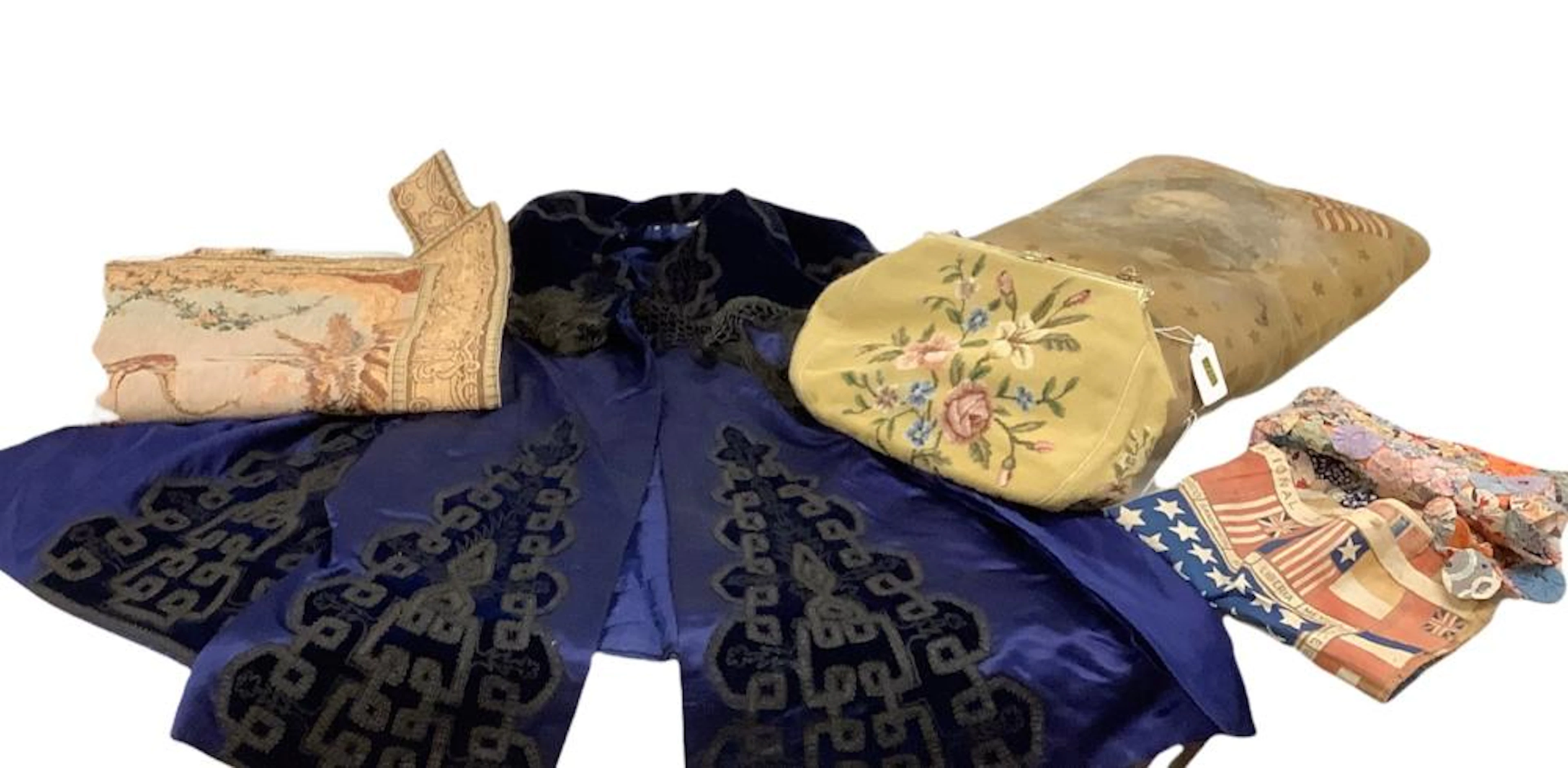 Lot of vintage purses