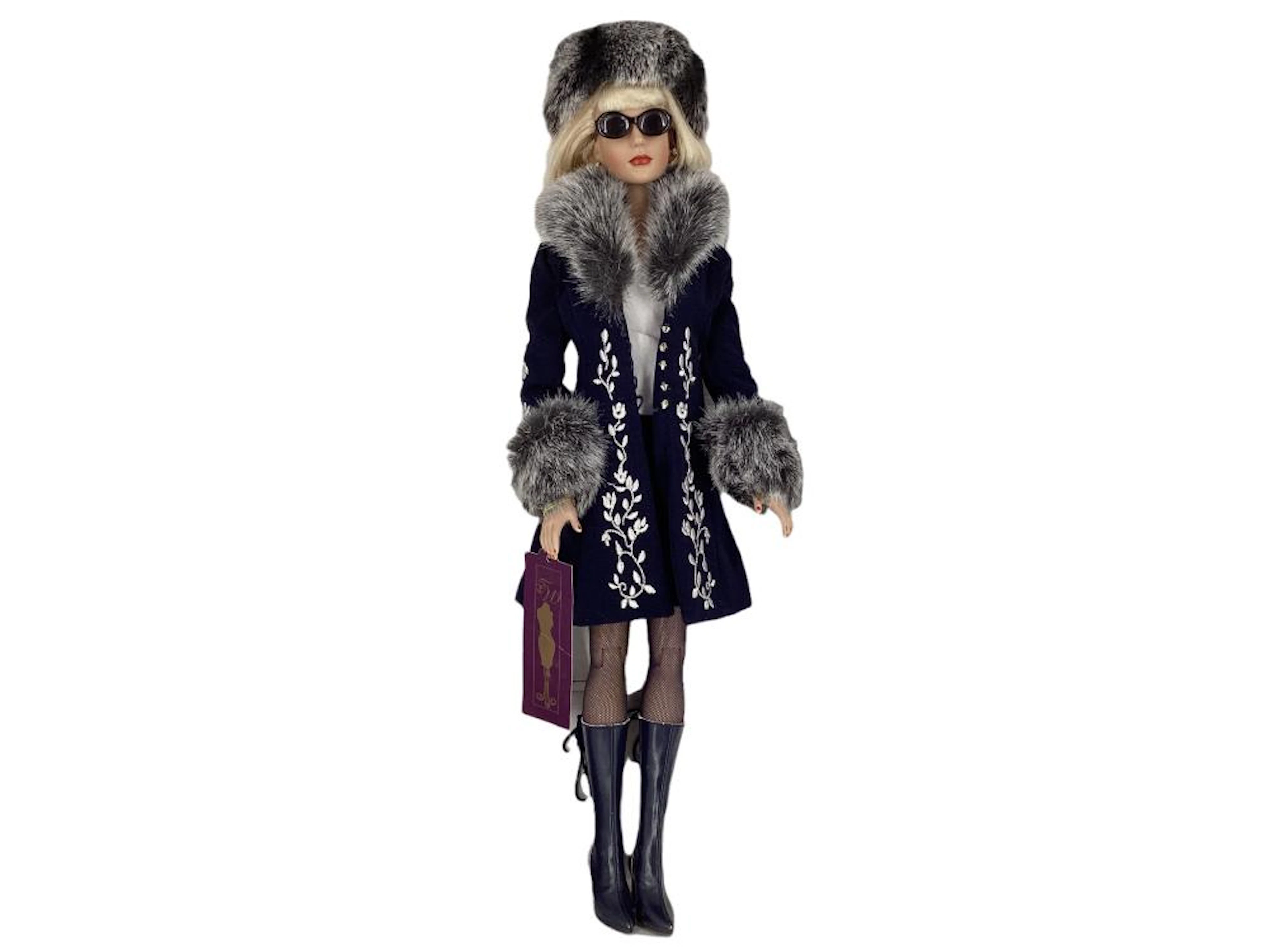 Robert Tonner Tyler Wentworth 16" Sydney doll wearing...