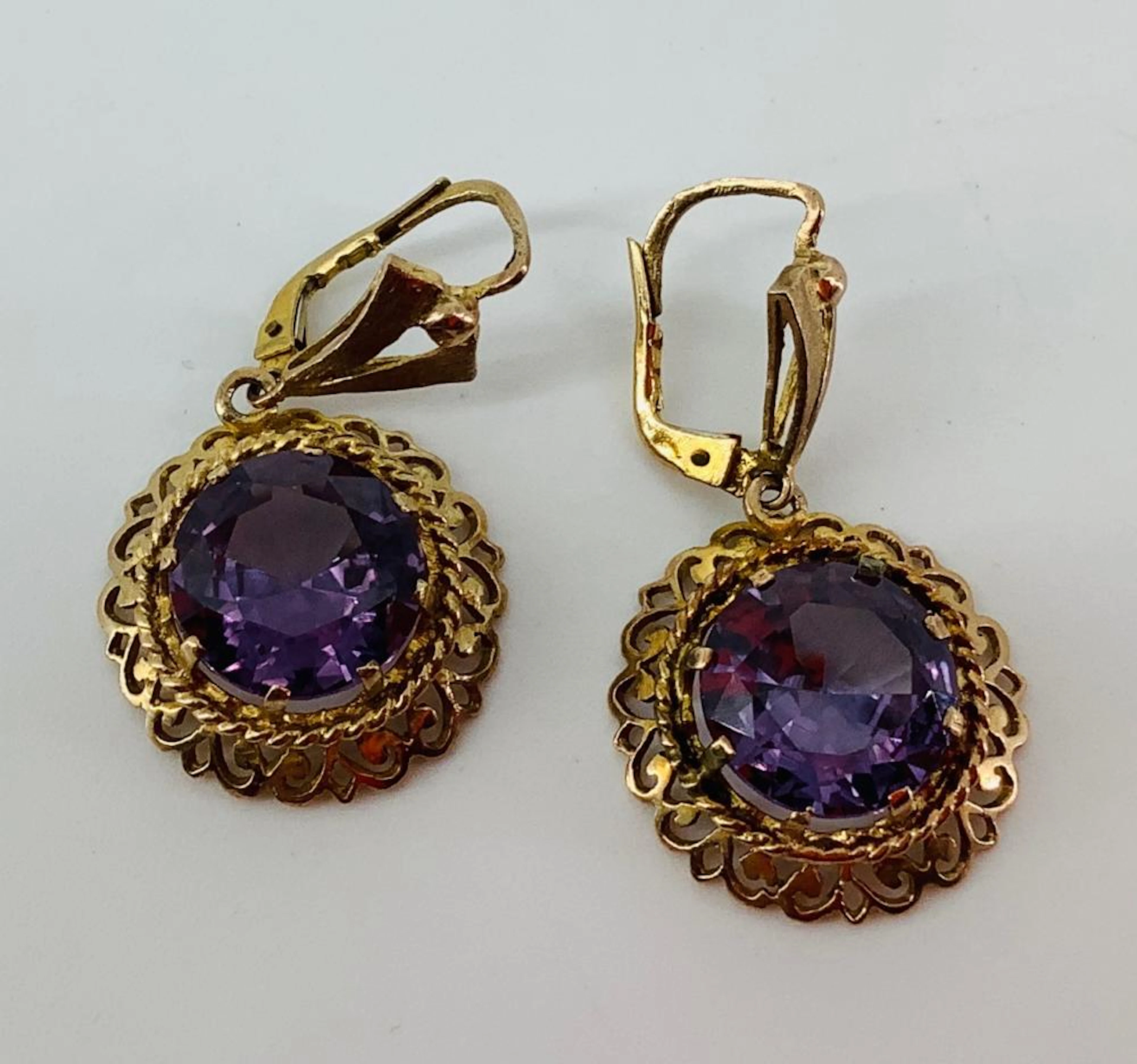 Vintage Gold & Alexandrite Dangle earrings