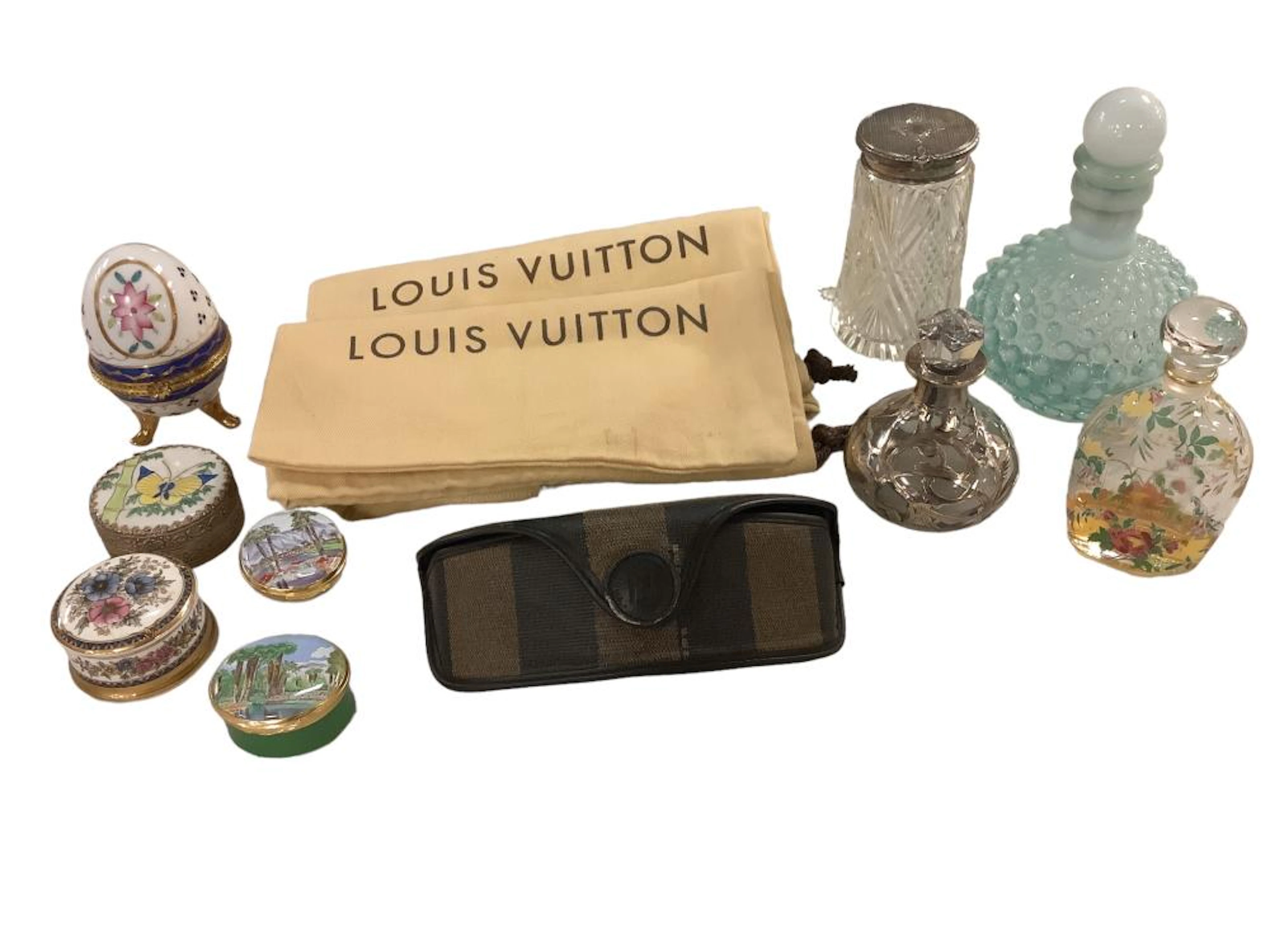 Lot including Louis Vuitton dust bags and a cloth