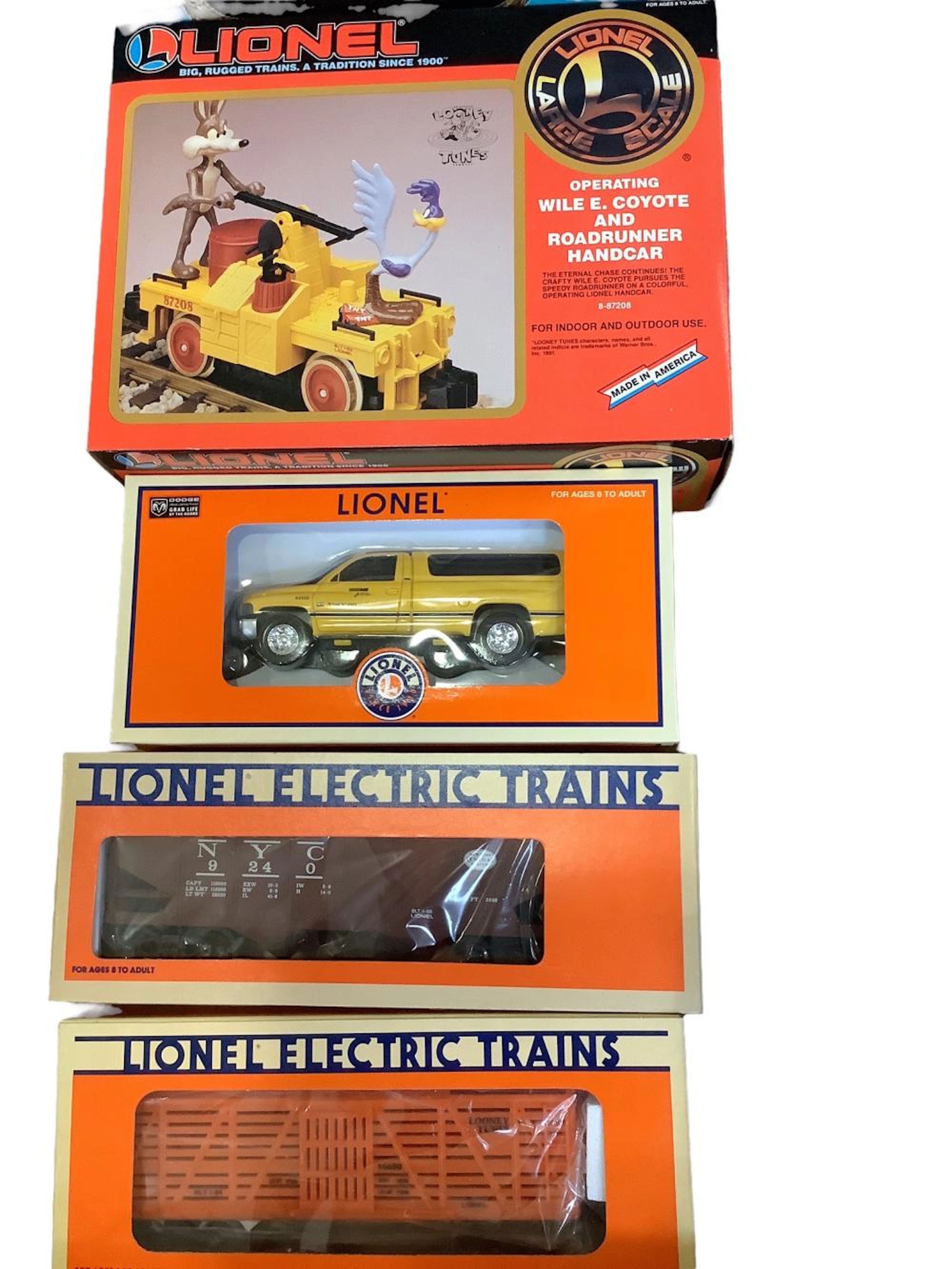Lionel modern era lot of 4 16690 Bugs Bunny & Yosemite Sam out law car.