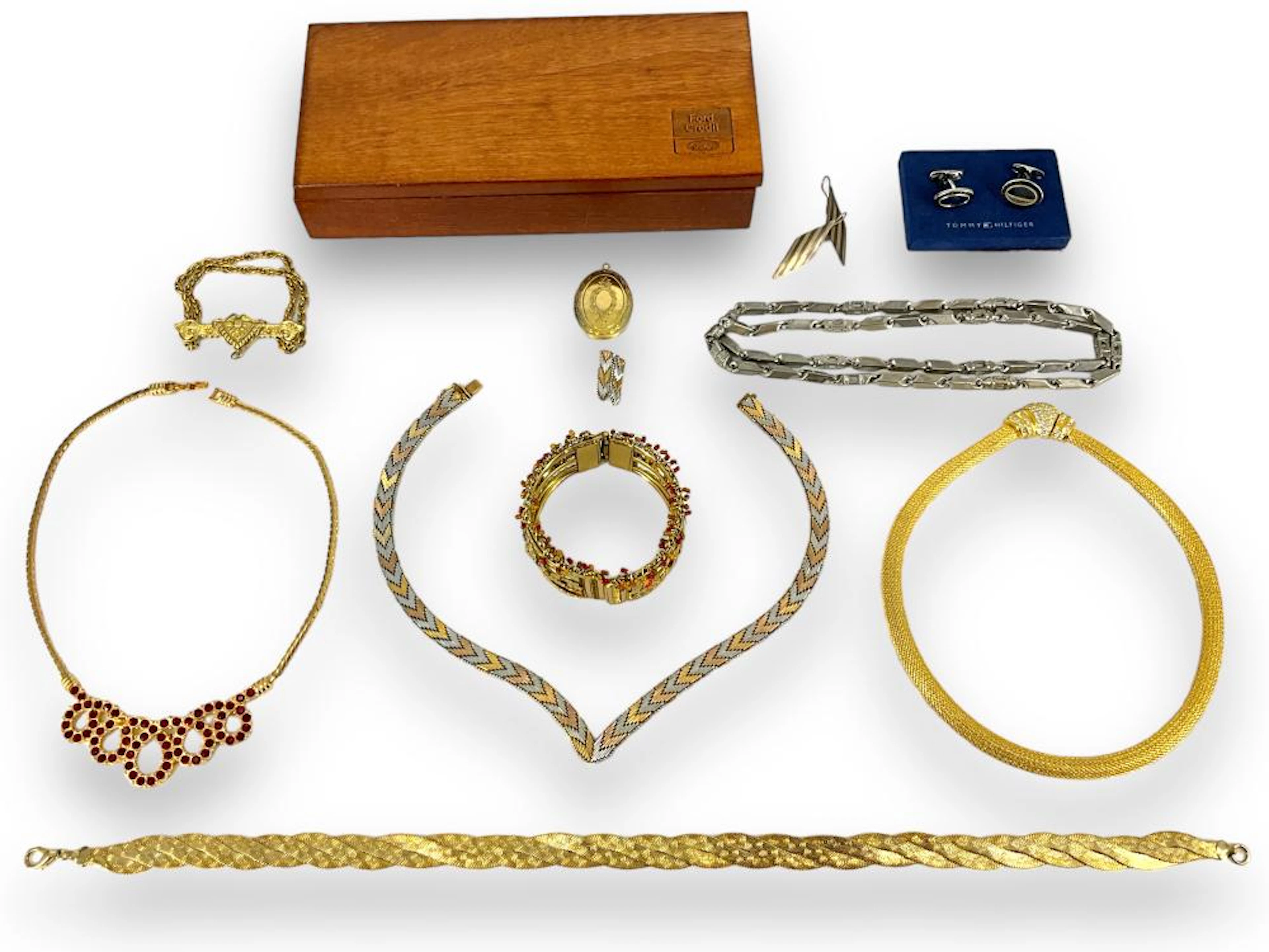 Assortment of Jewelry & Accessories