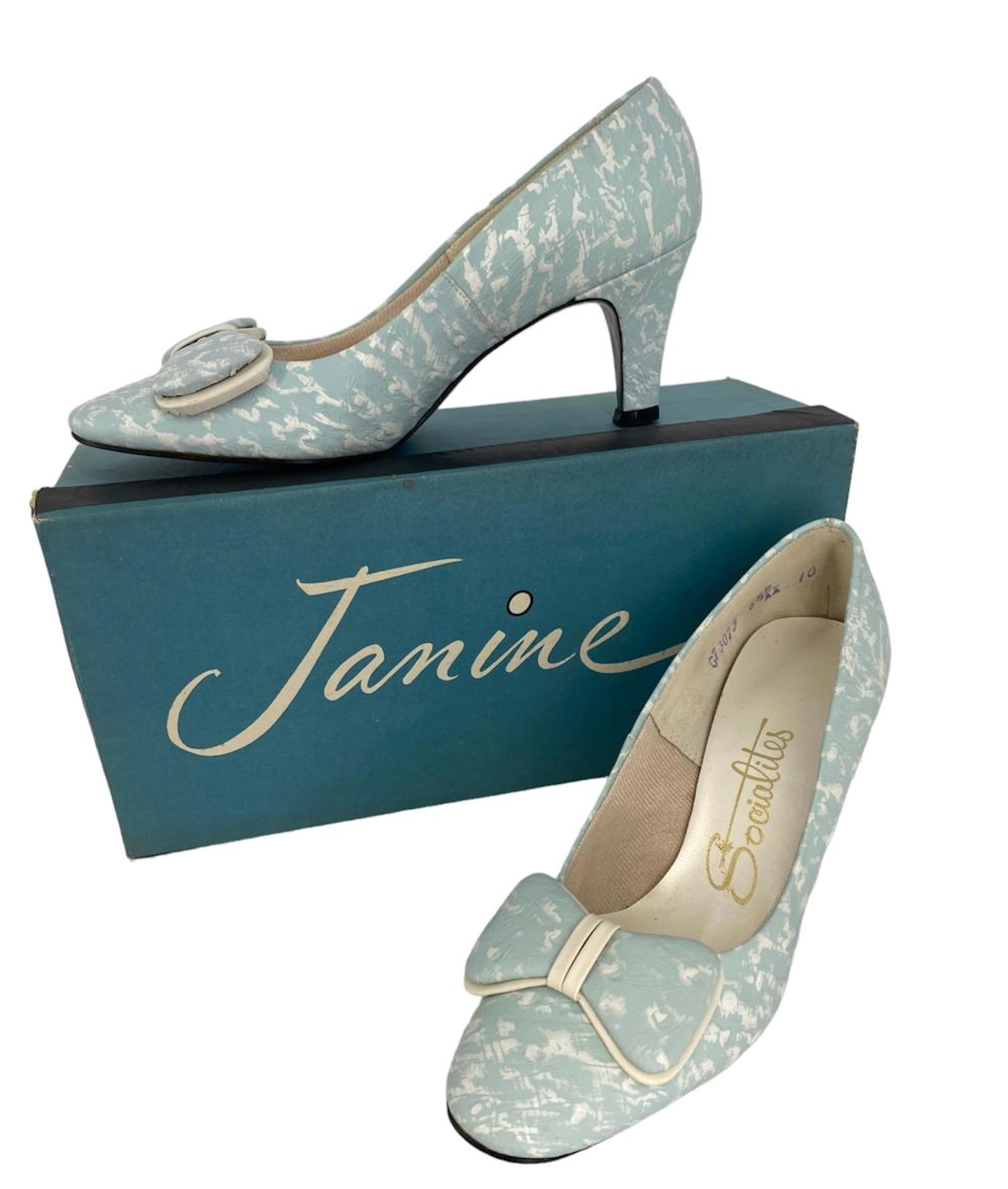 Adorable Vintage Shoes With Vintage Box