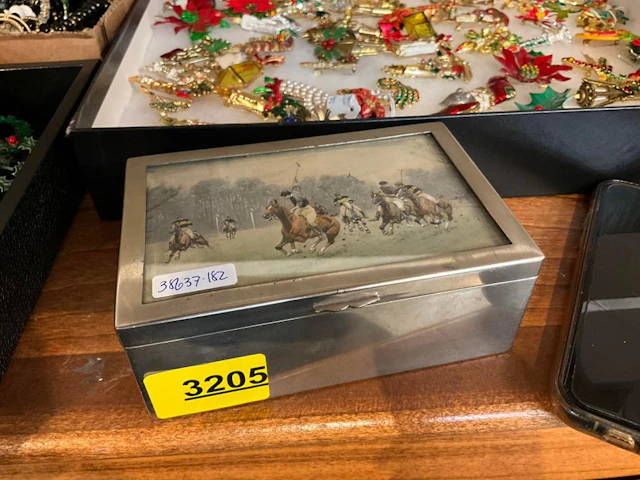 Trinket Box with Equestrian Theme, Jewelry Inside!