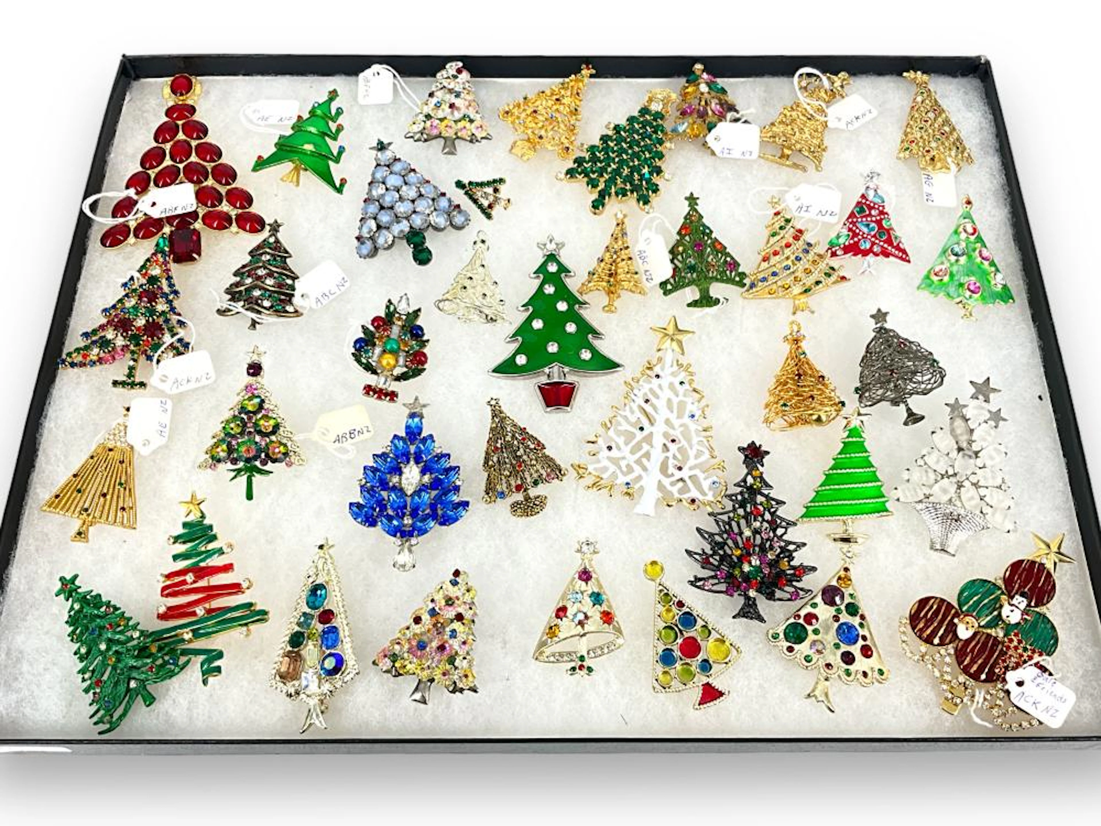 (38) Christmas Tree Pins
