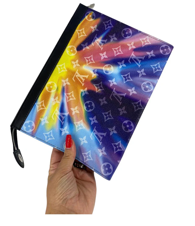 Playful Tie-Dye Designed ?Louis Vuitton? Pochette Voyage