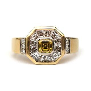 An 18 karat gold yellow diamond cluster ring