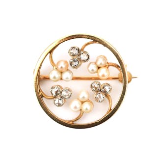 A 14 krt. gold antique Art Nouveau brooch with diamonds and pearls