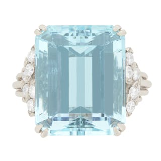 Vintage 18.00ct Aquamarine and Diamond Ring, c.1940s