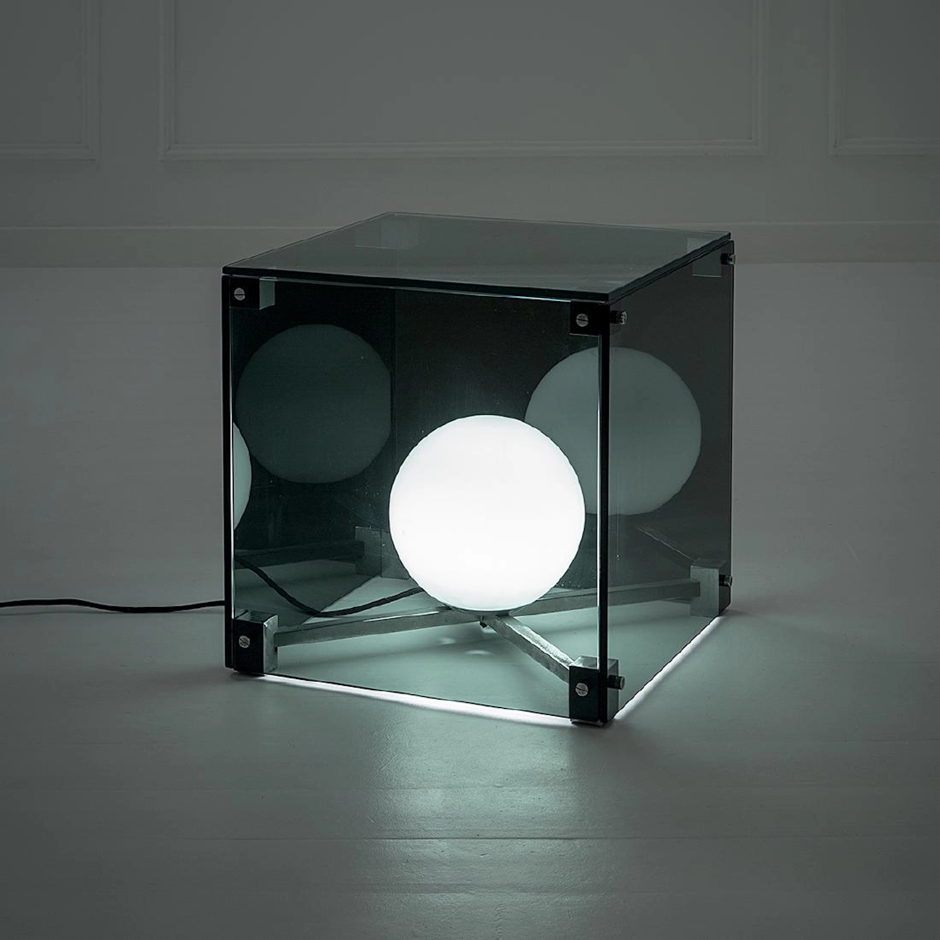 Table lamp