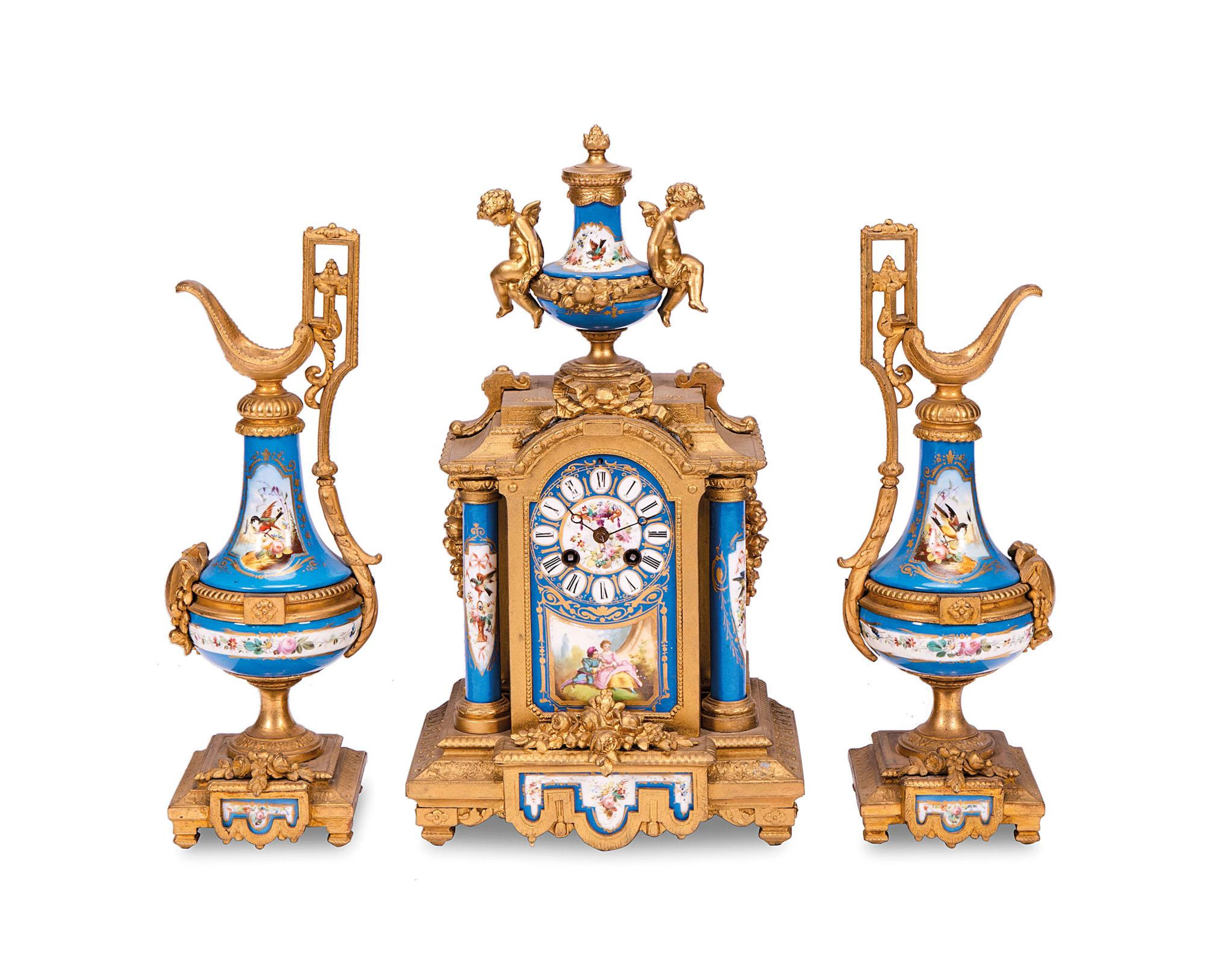 Trittico costituito da orologio di forma architettonica