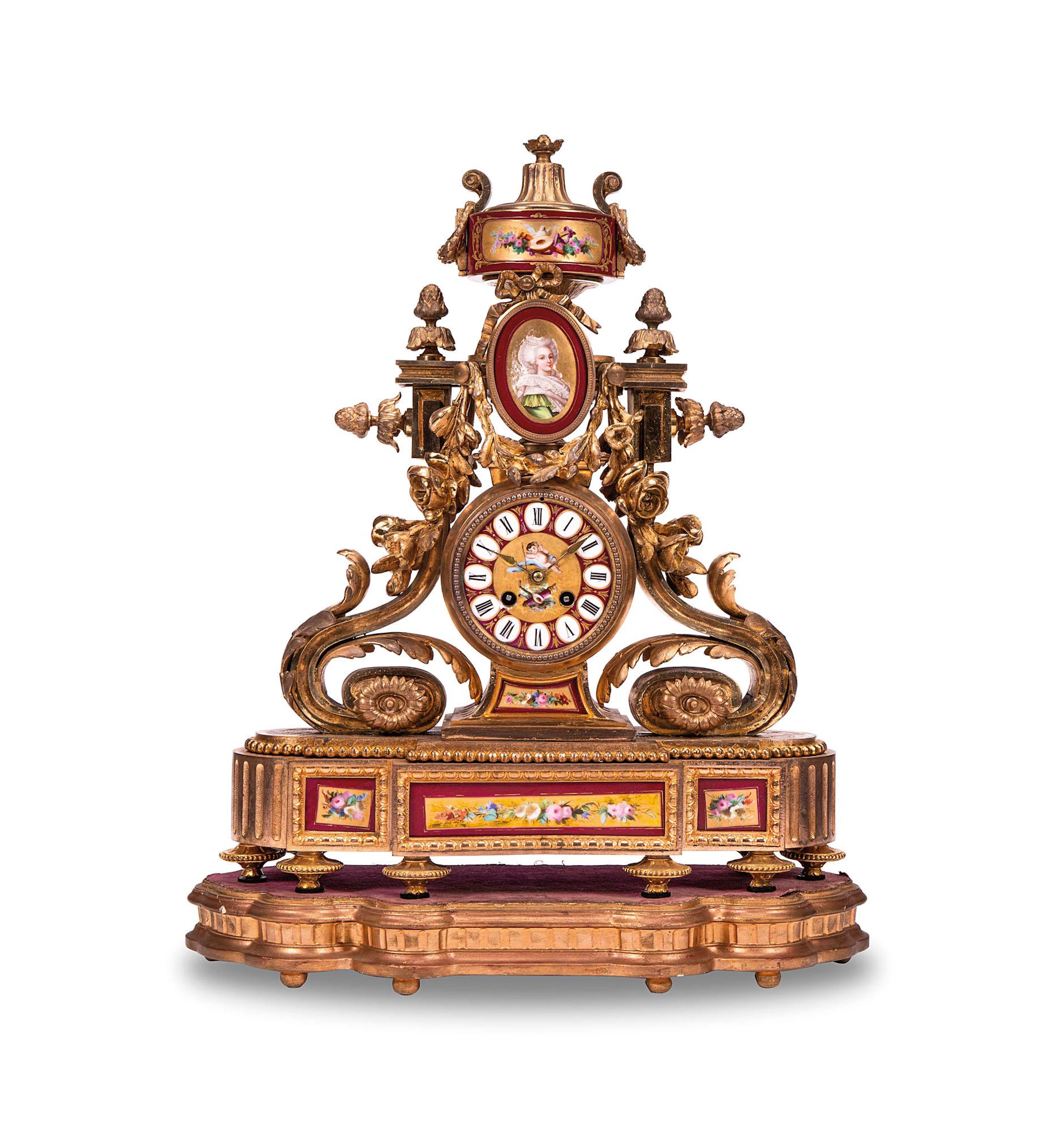 Orologio in bronzo con decorazioni in porcellana di