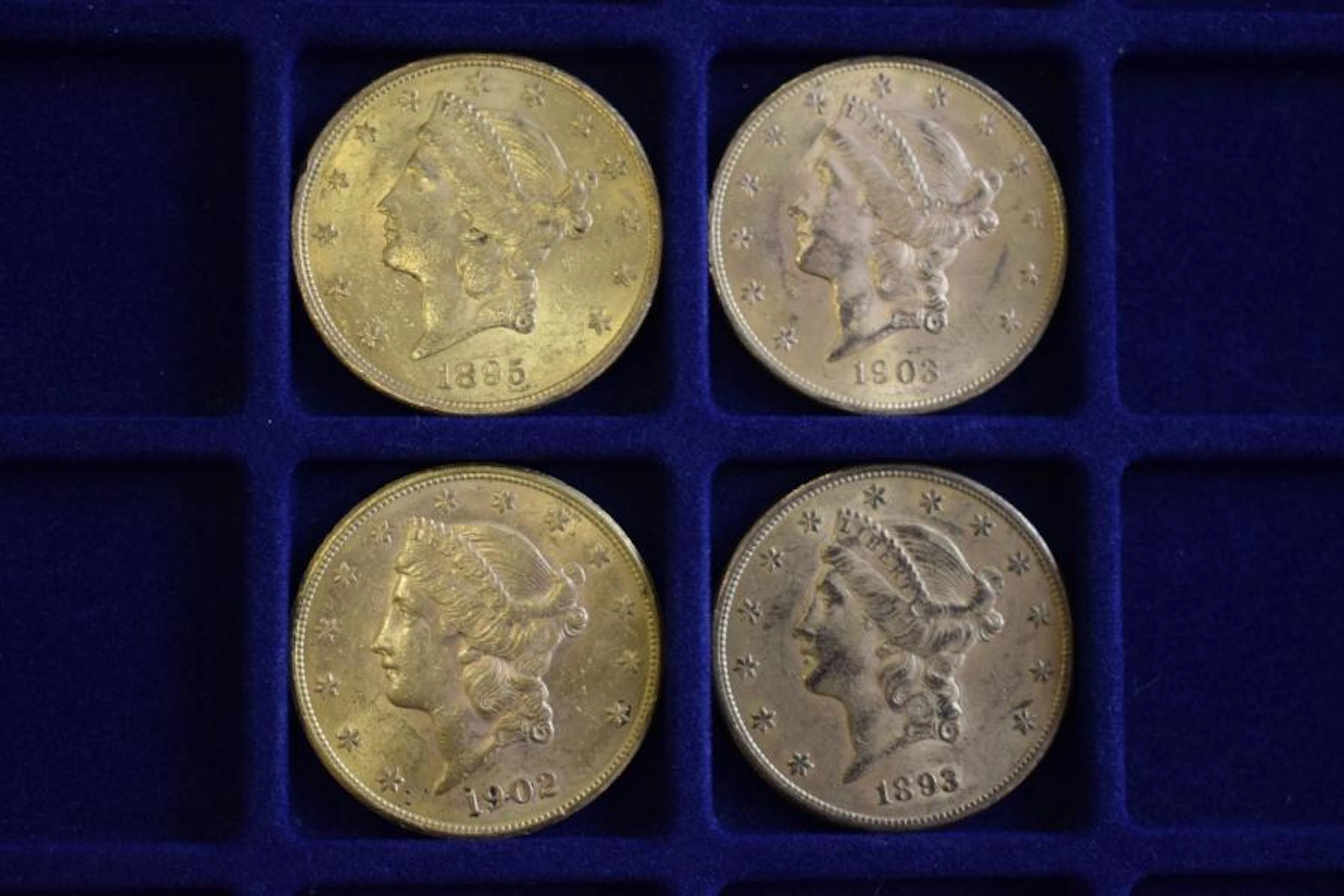 4 pièces en or (900/1000) de 20 dollars "Liberty Head - Double...