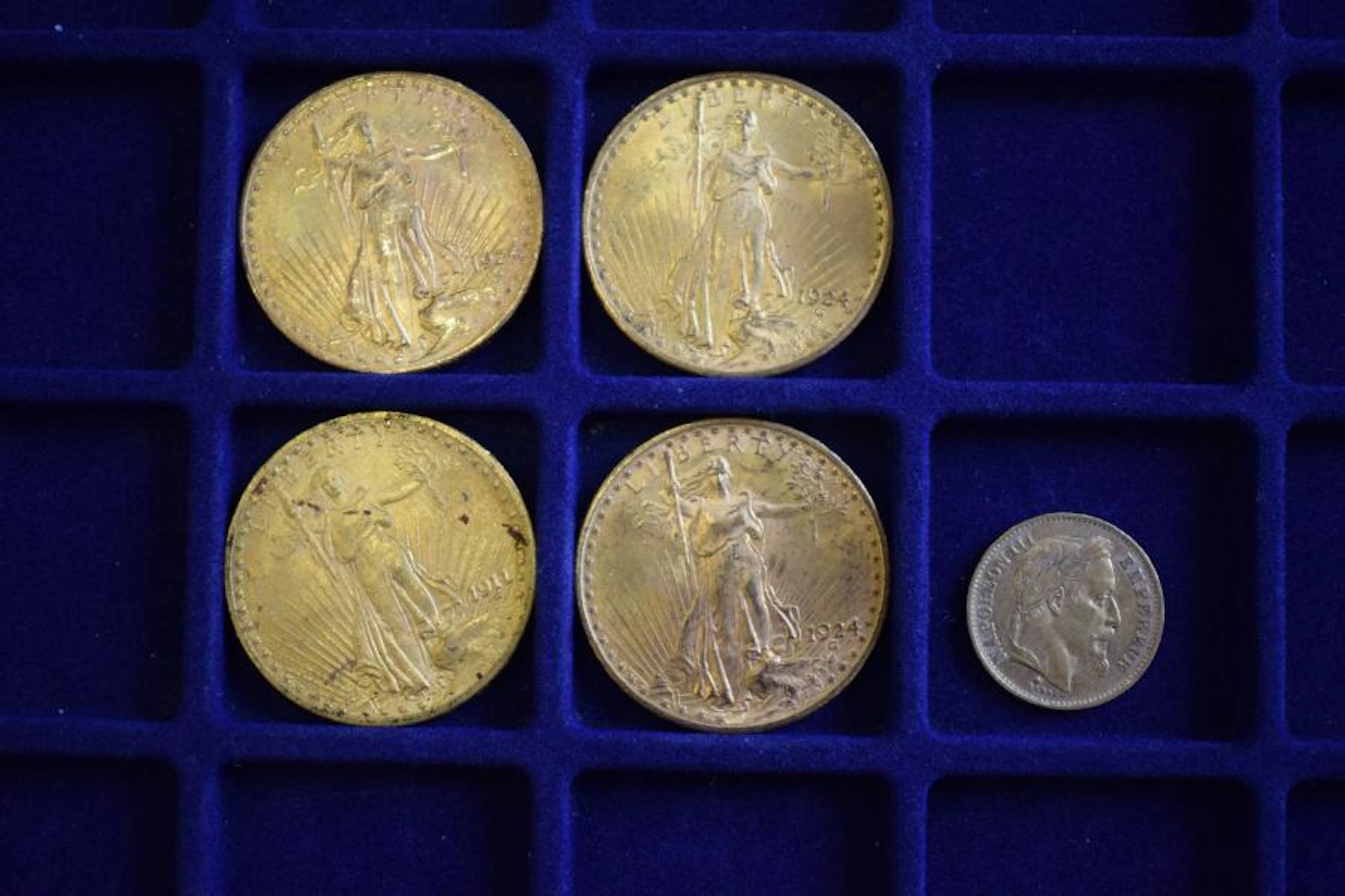 4 pièces en or (900/1000) de 20 dollars "Saint-Gaudens - Double...