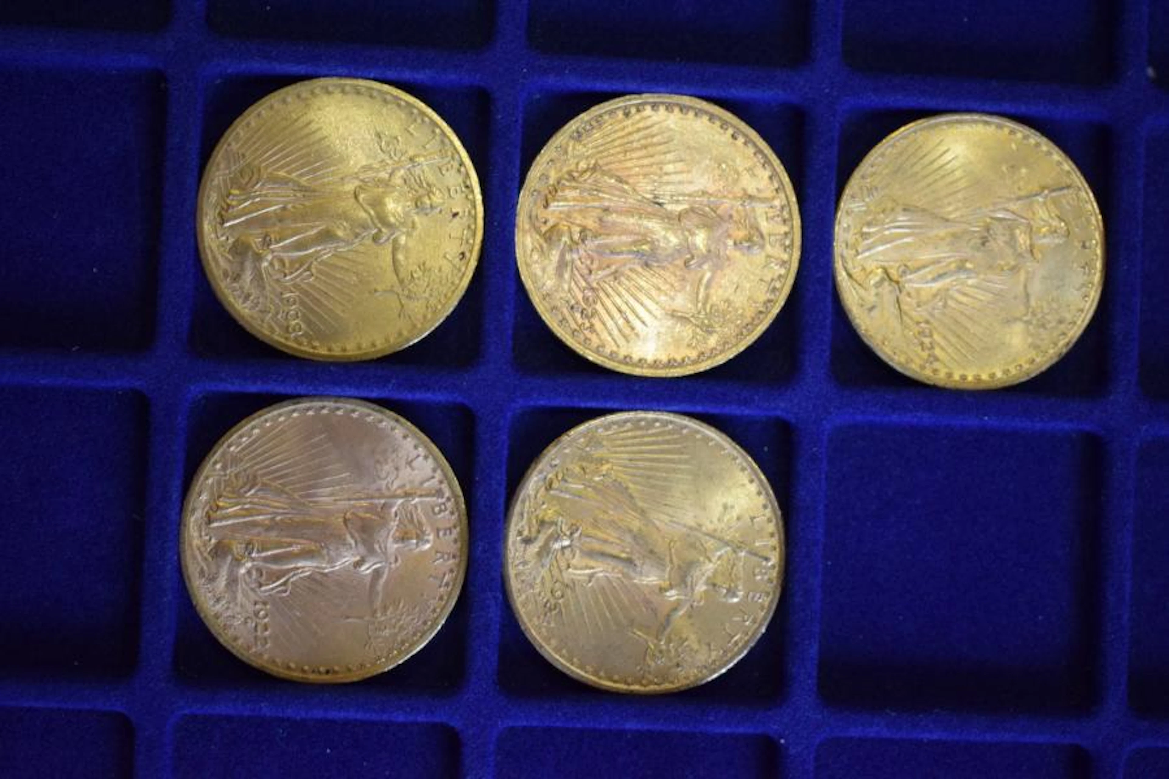 5 pièces en or (900/1000) de 20 dollars "Saint-Gaudens - Double...