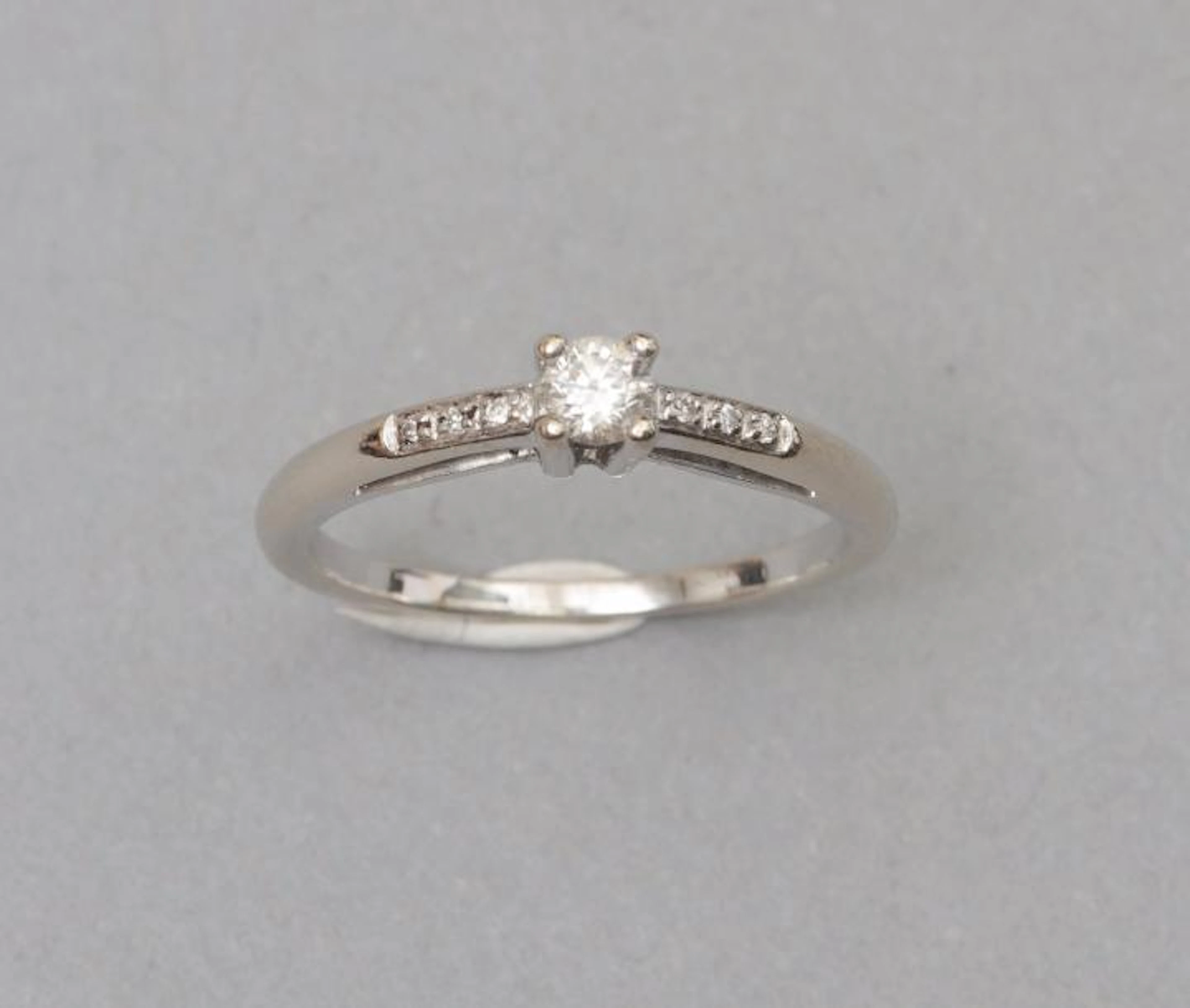 MAUBOUSSIN Solitaire en or gris 18k (750)…