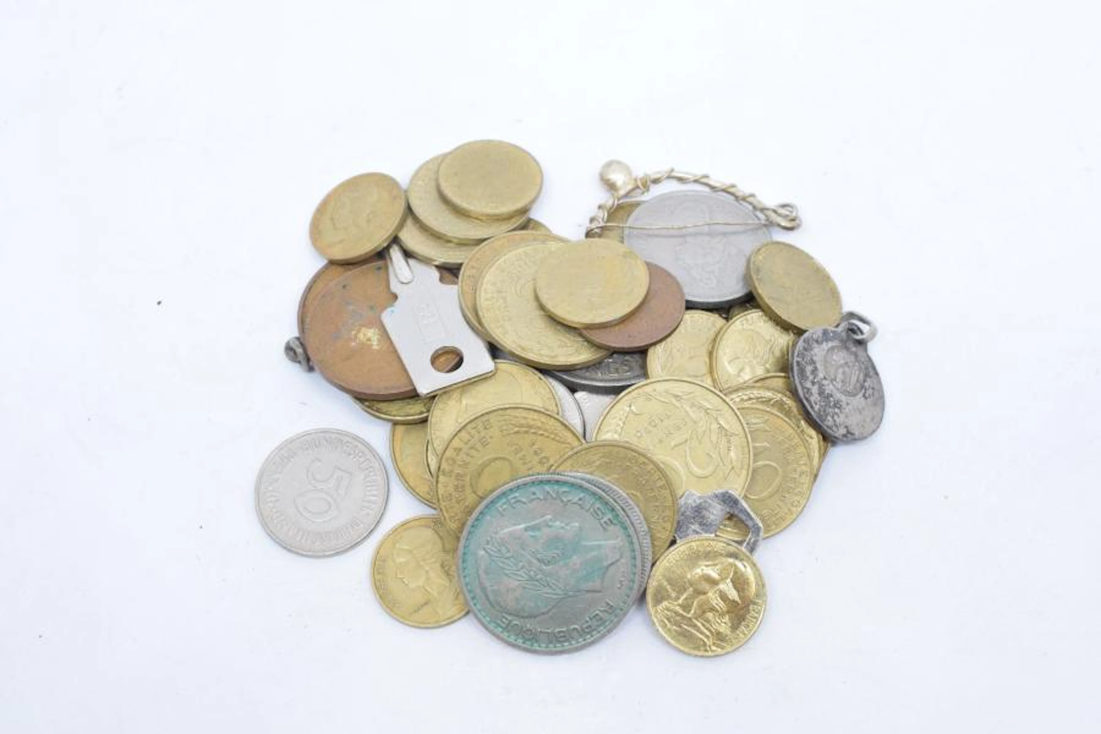 Petit lot de pièces de monnaie majoritairement…