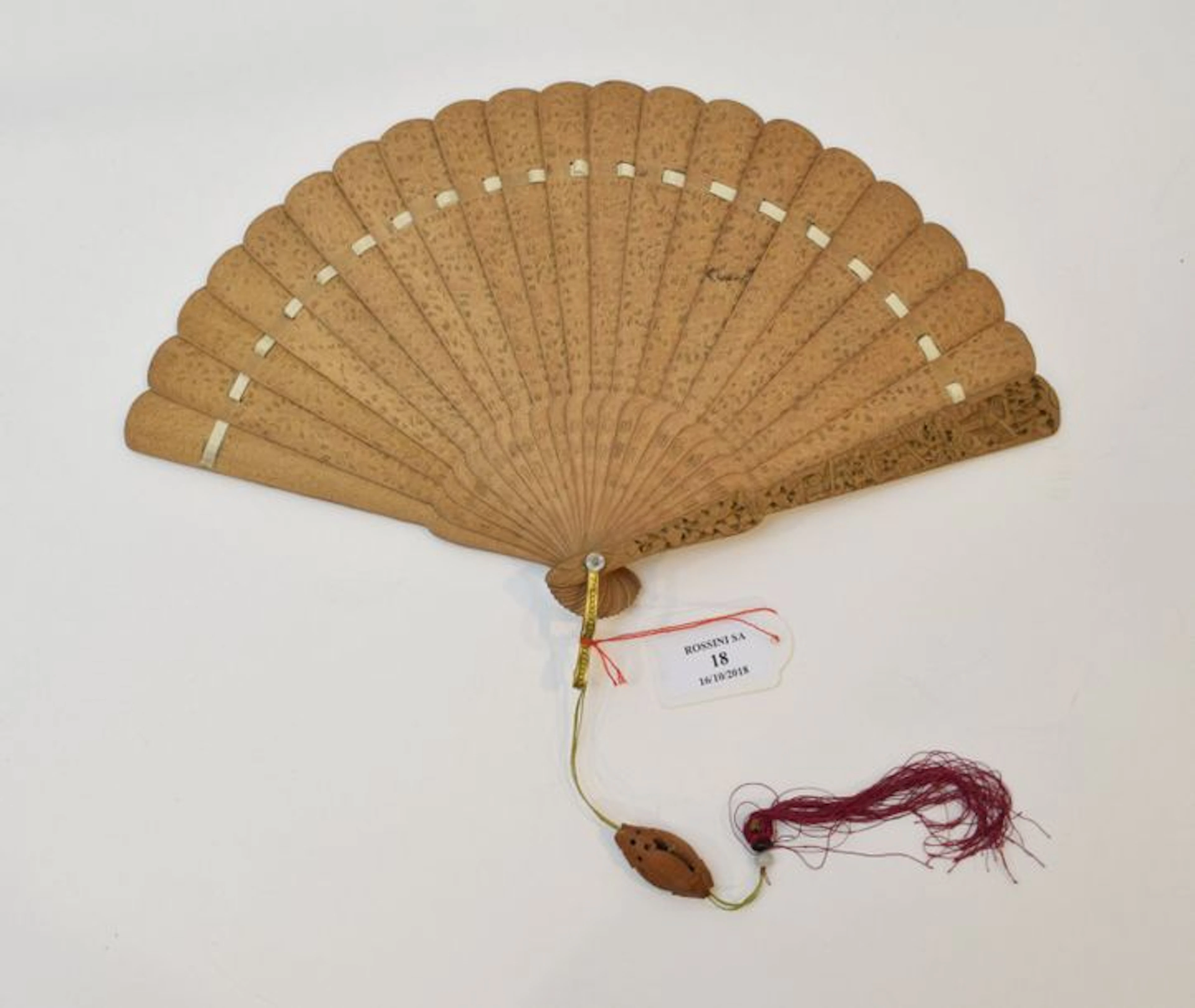 L'Eden chinois. Eventail de type brisé en…
