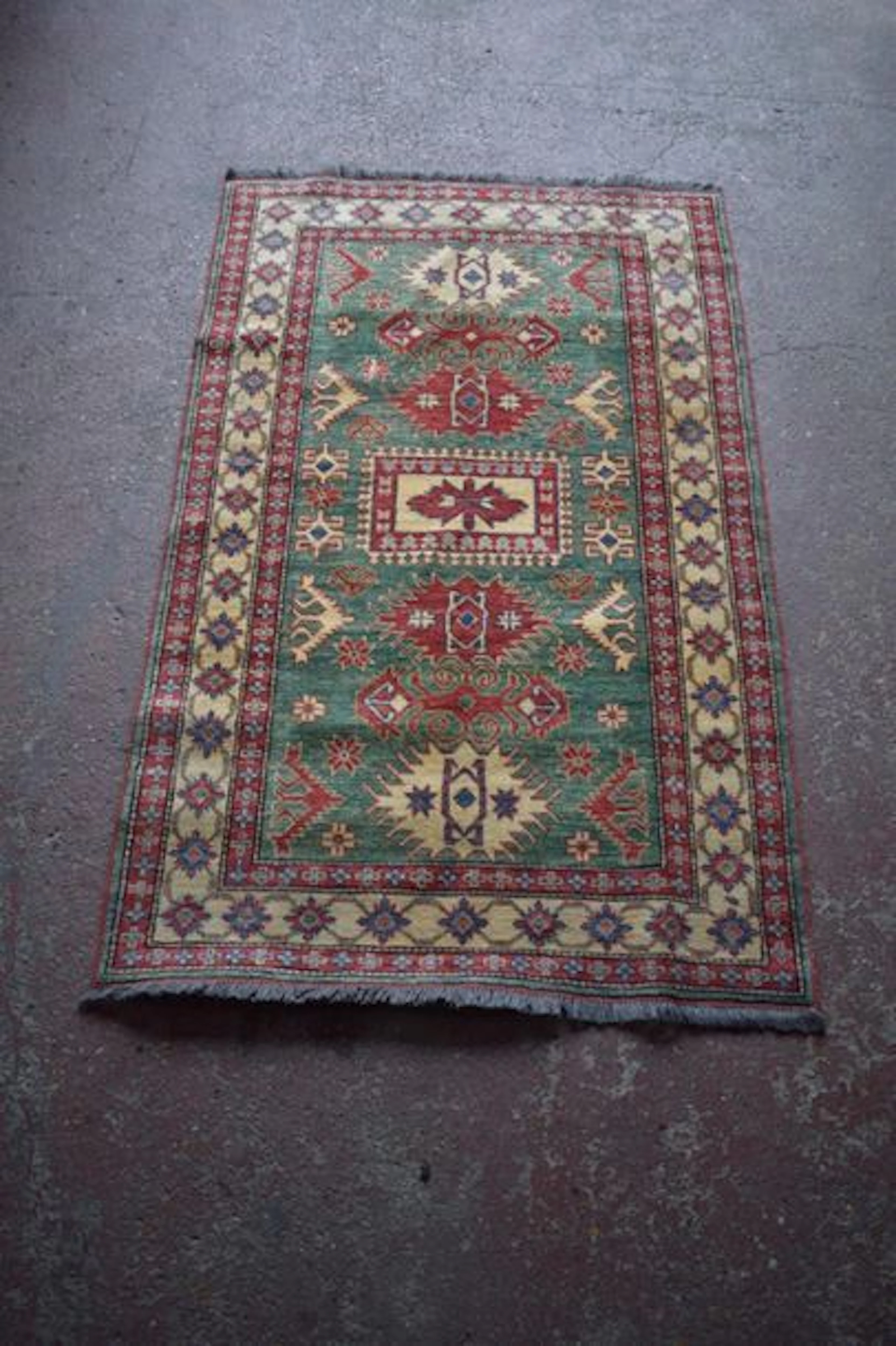 Tapis Kazak (Sud caucasien), vers 1985. Dimensions.... - Lot 220 - Rossini