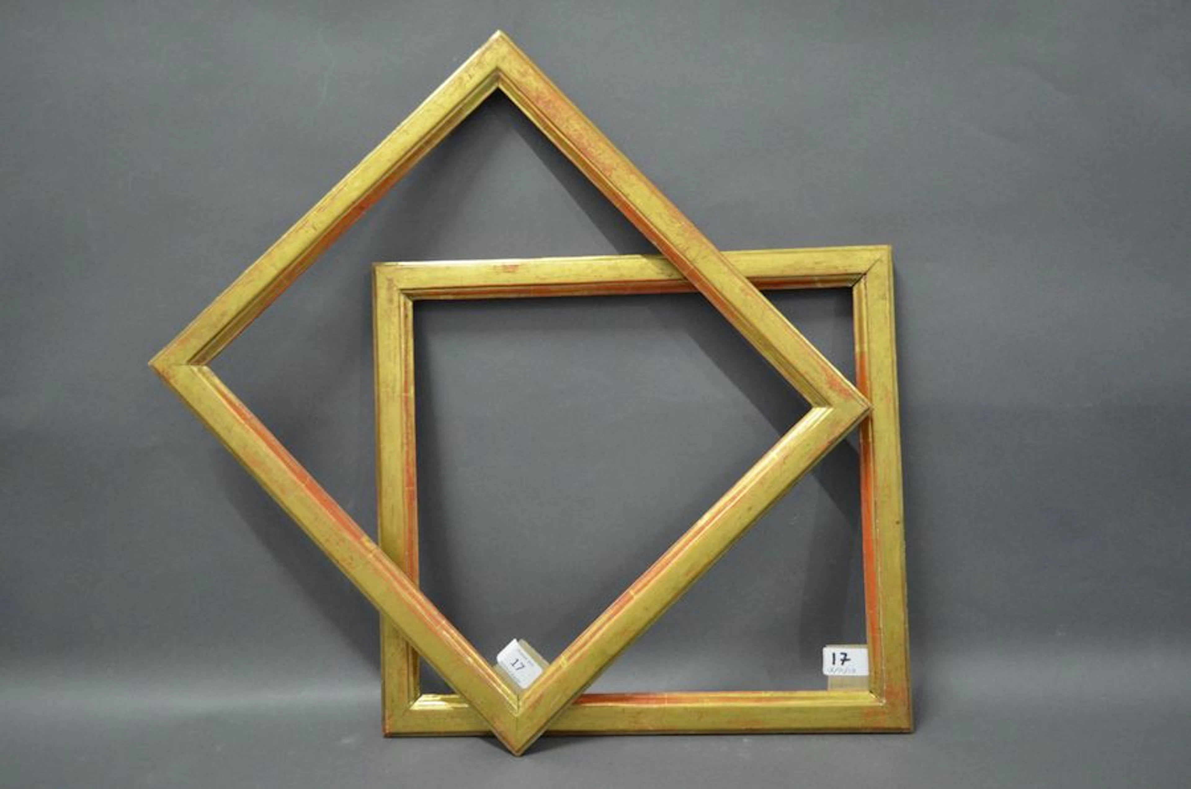 PAIRE DE BAGUETTES PLATES en bois mouluré…