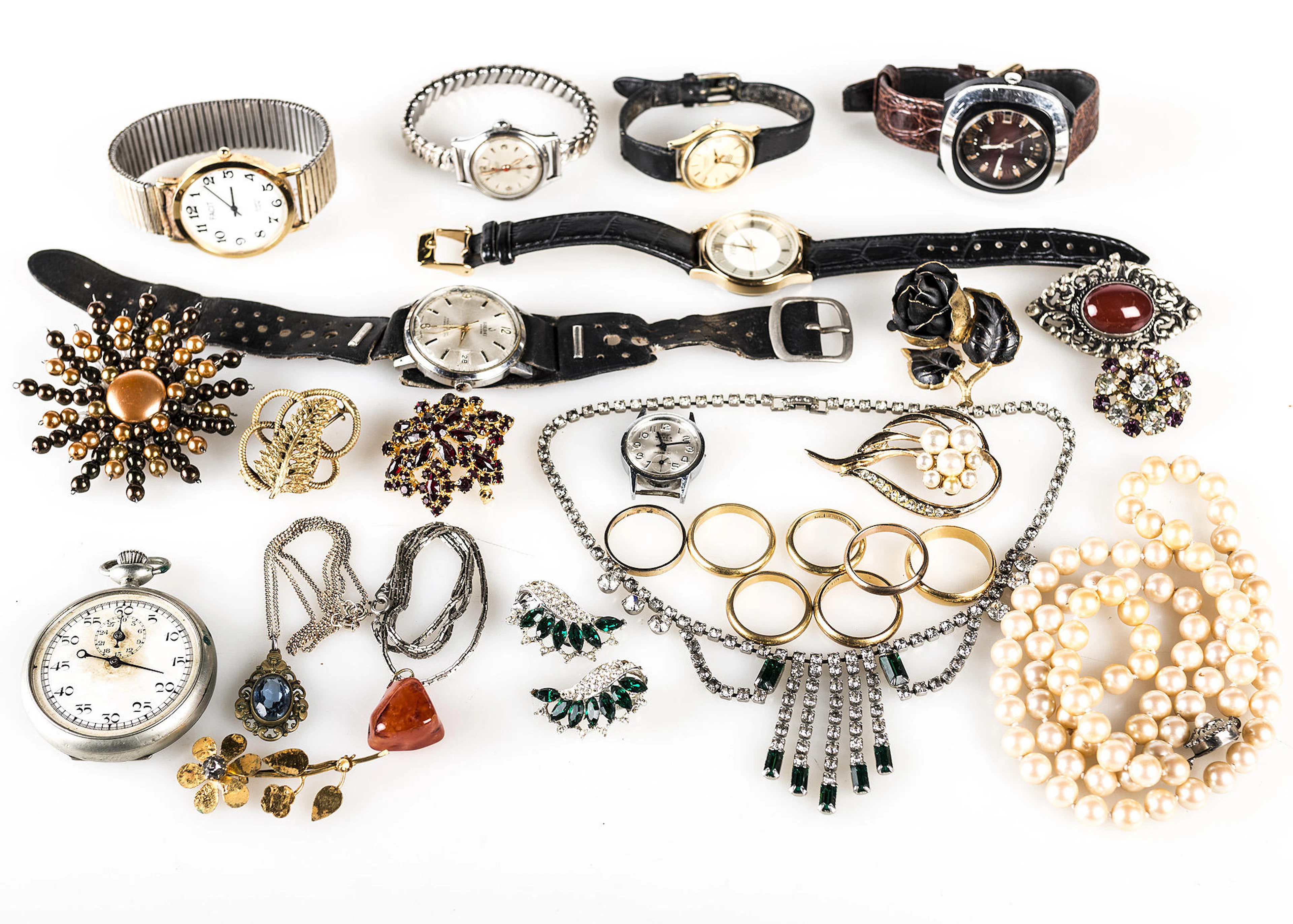 SMYCKEN, ett parti b.la klockor, halsband mm