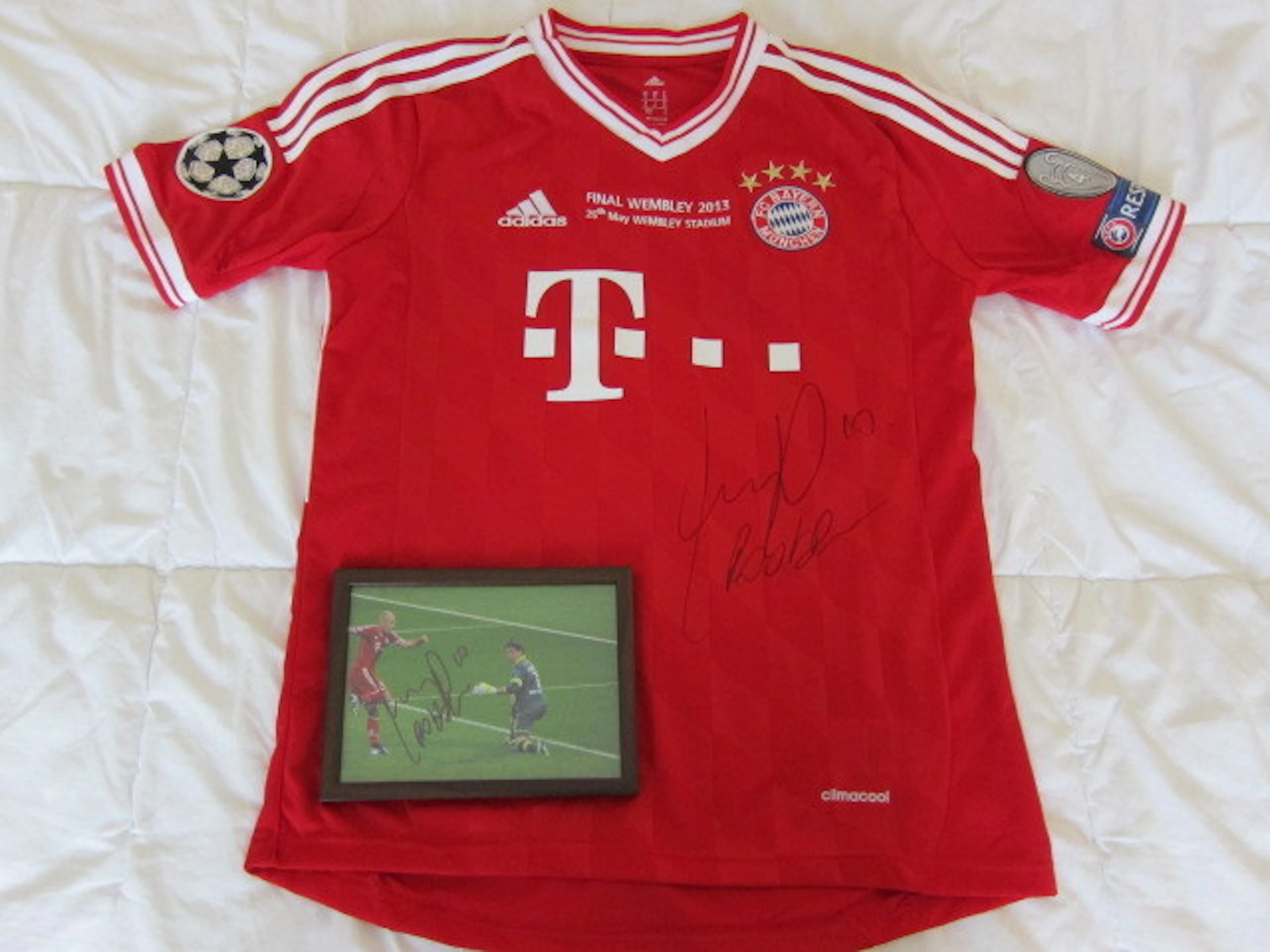Arjen Robben Championsleague winner 2013. Original signed photo + jersey