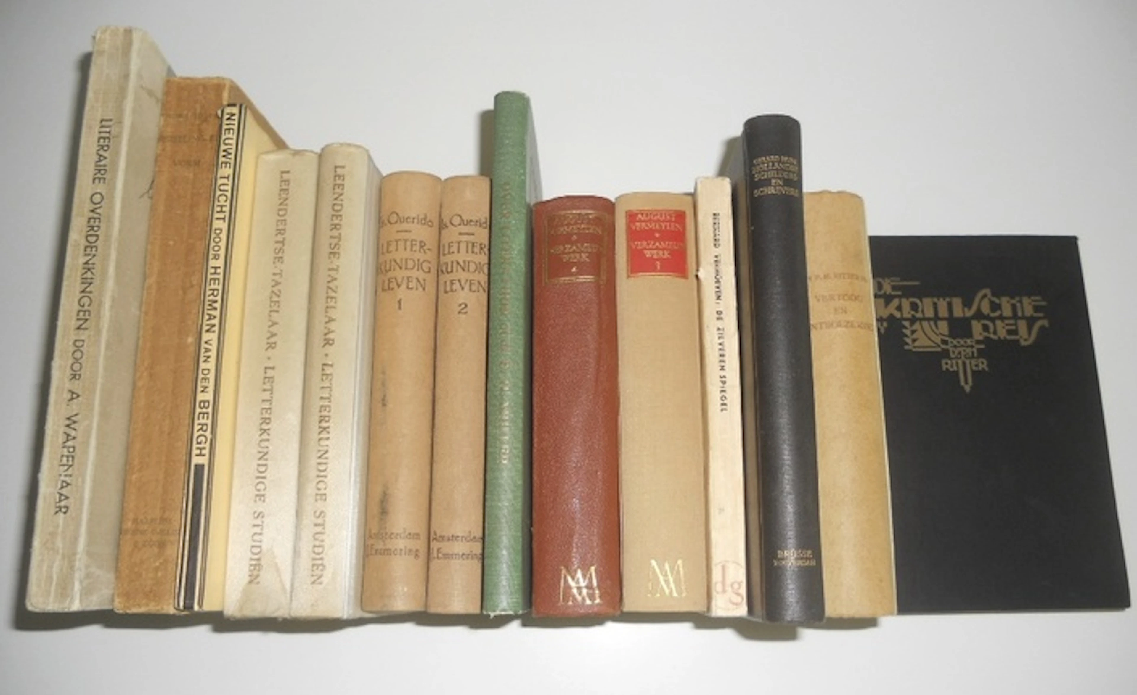 Letterkunde; Lot met 14 werken van vooroorlogse essayisten; 1916-1953