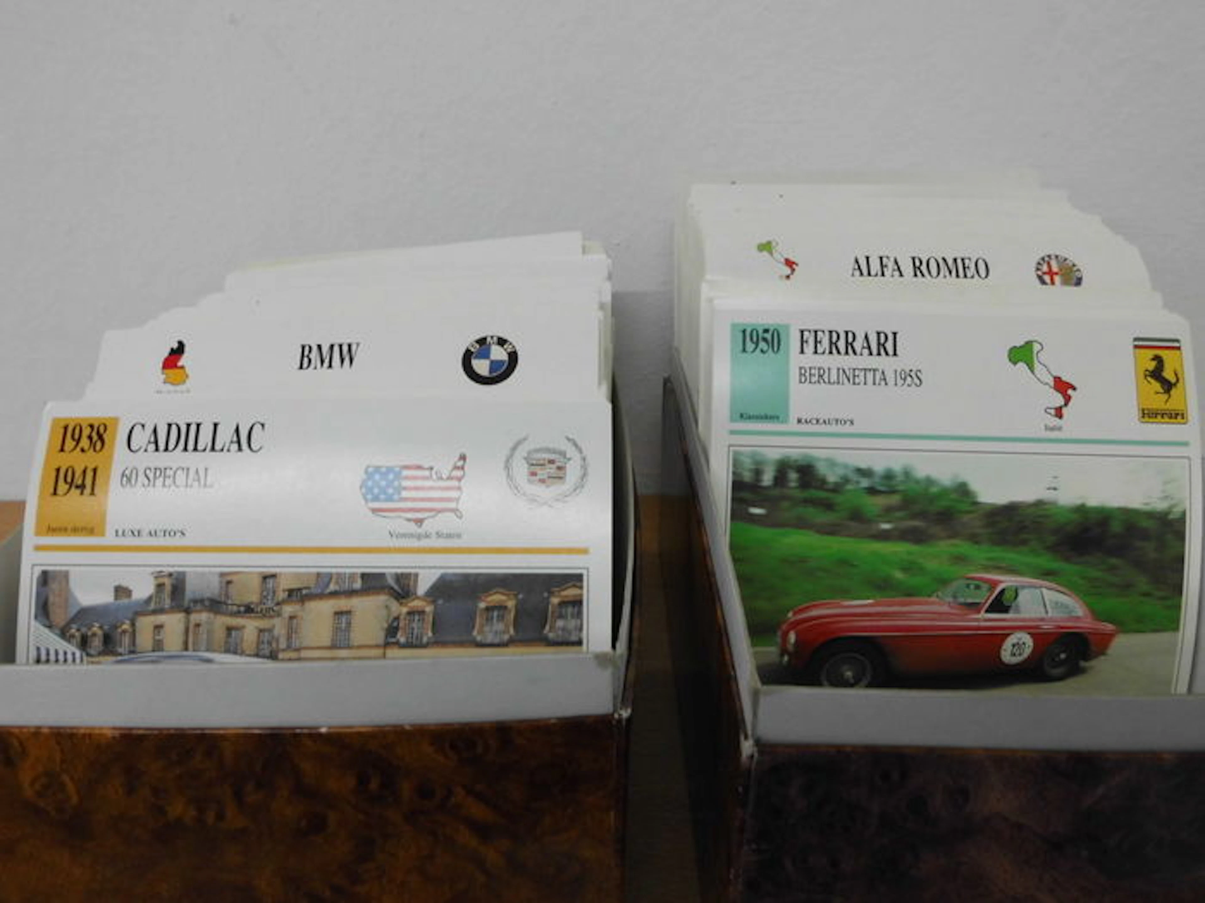 2 boxen met honderden oldtimerkaarten