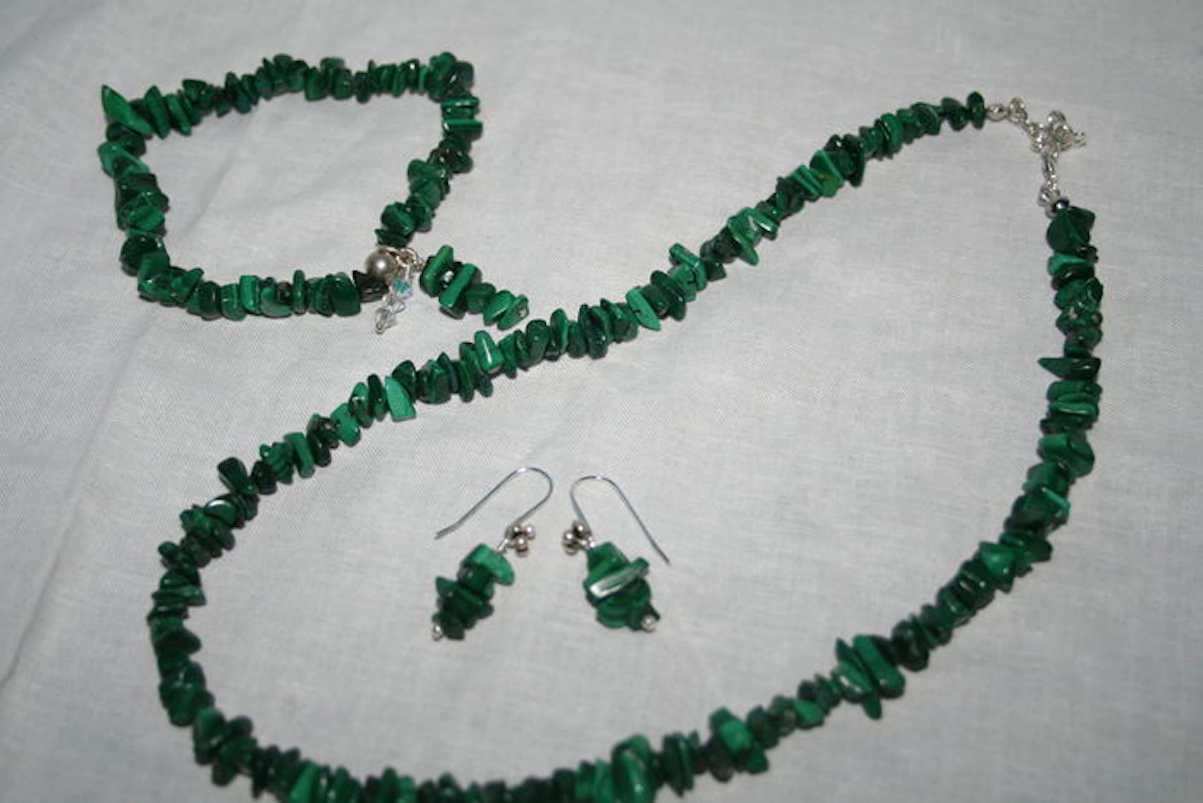 Set of jewellery, set with Malachite