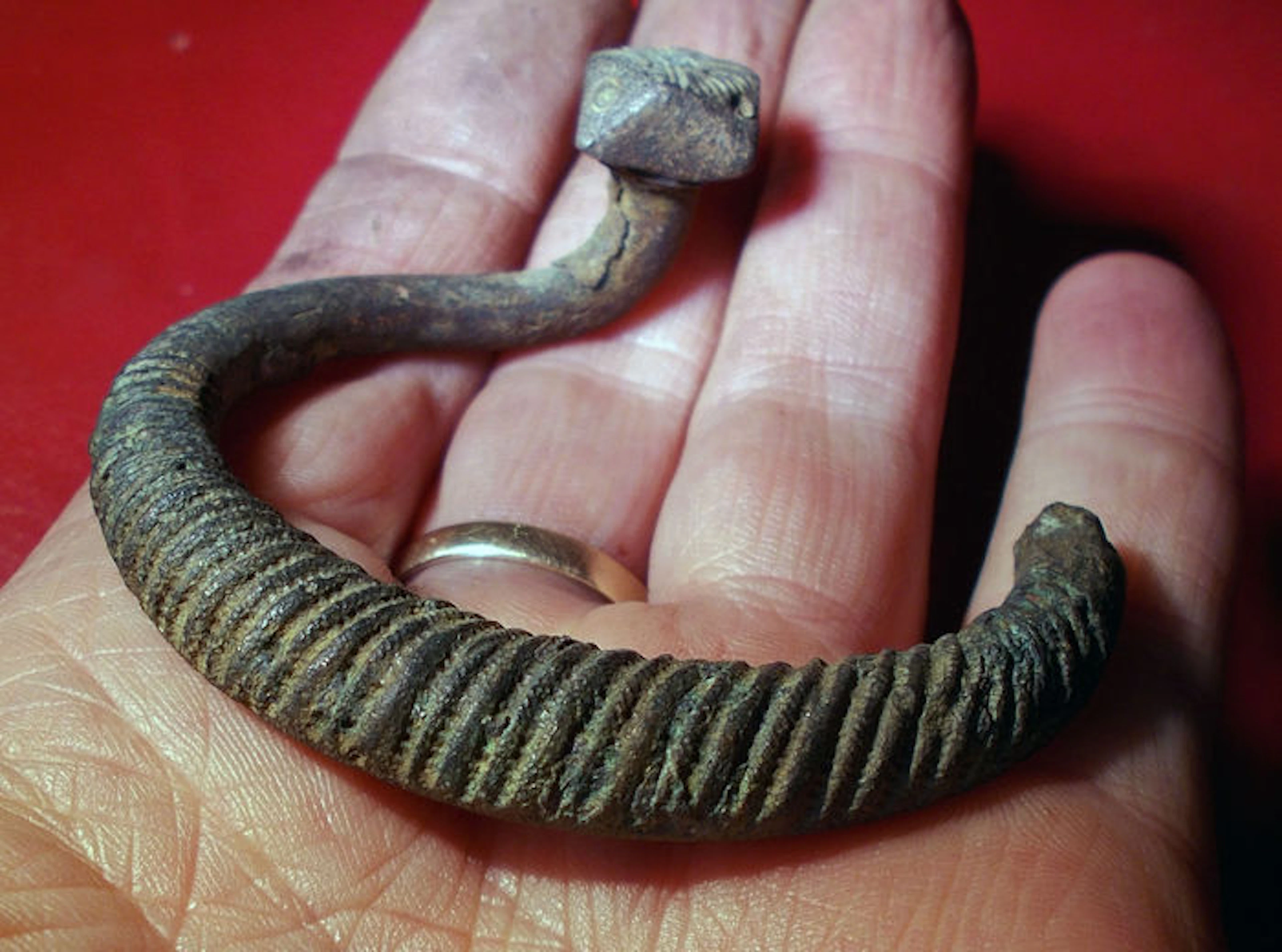 Early Medieval bronze Viking Omega fibula - 70 x 70 mm
