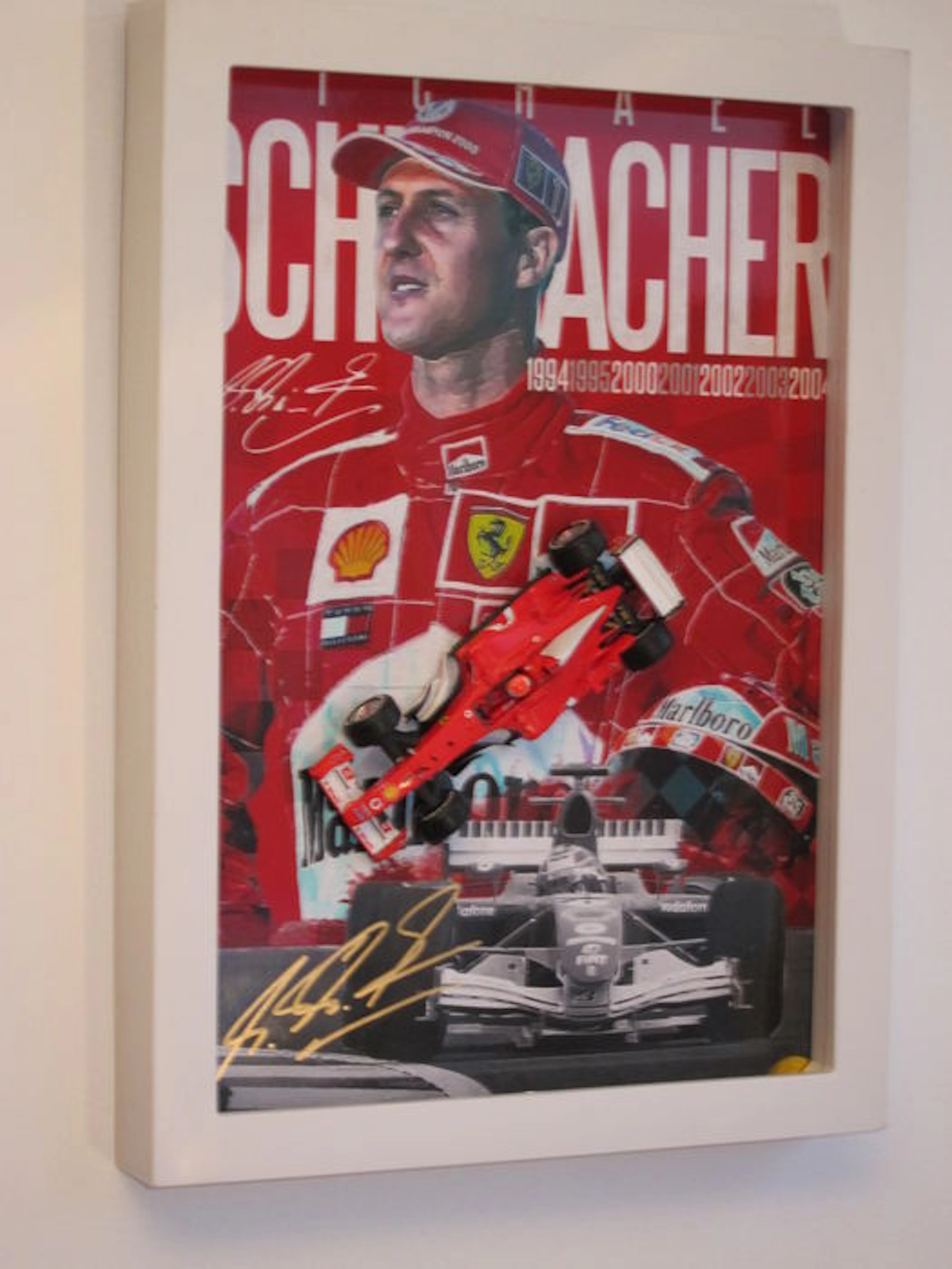 Michael Schumacher prachtige 3D vitrine met origineel gesigneerde foto + 1:43 Ferrari