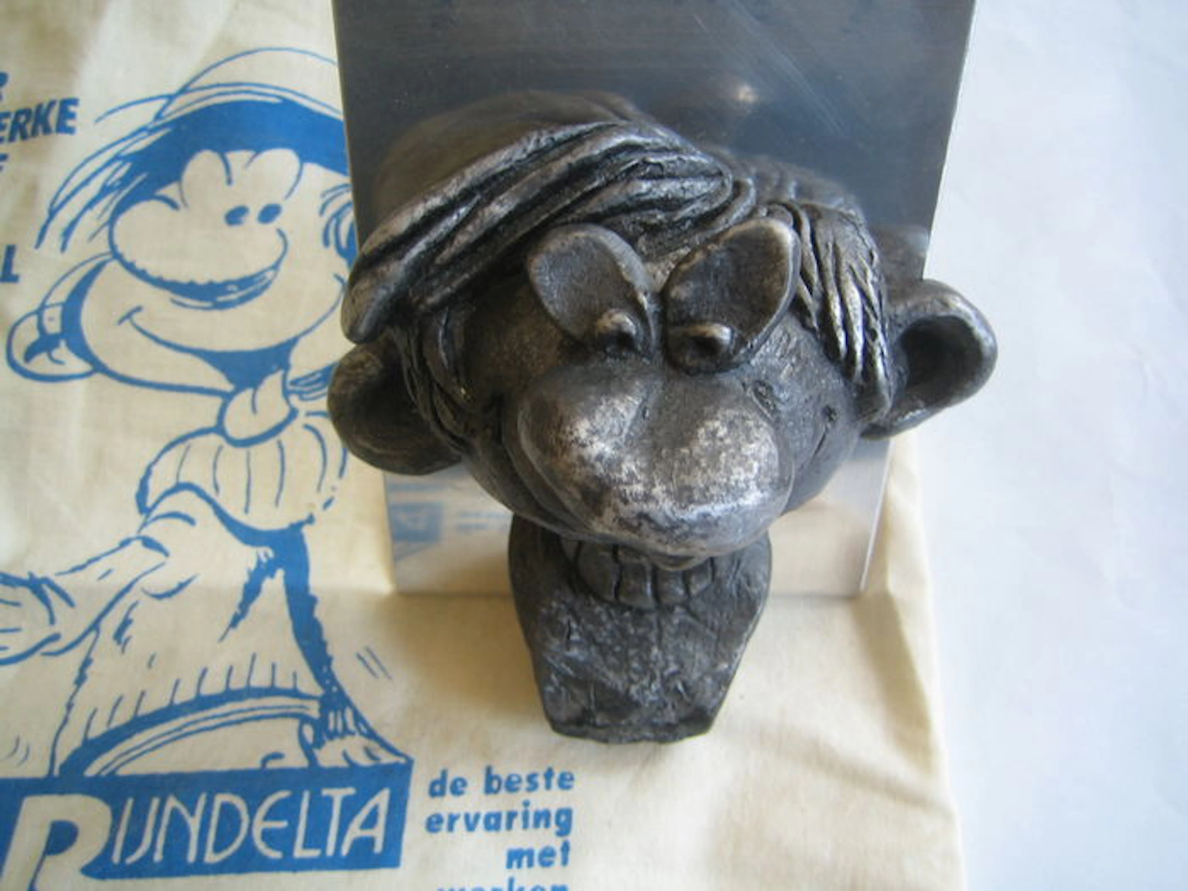 Franquin - Gaston Lagaffe bust figure + linen bag