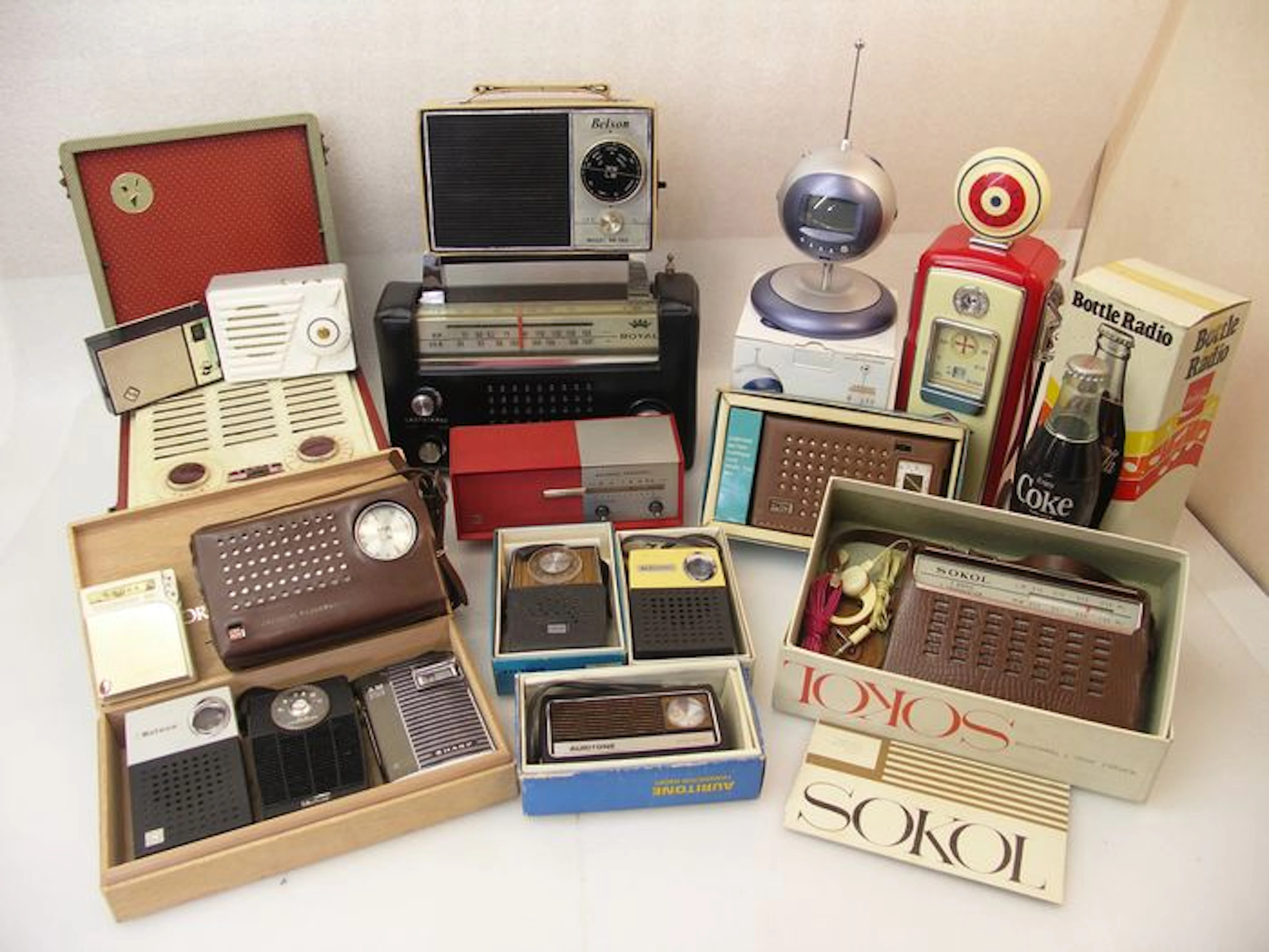 lot van 19 vintage radio