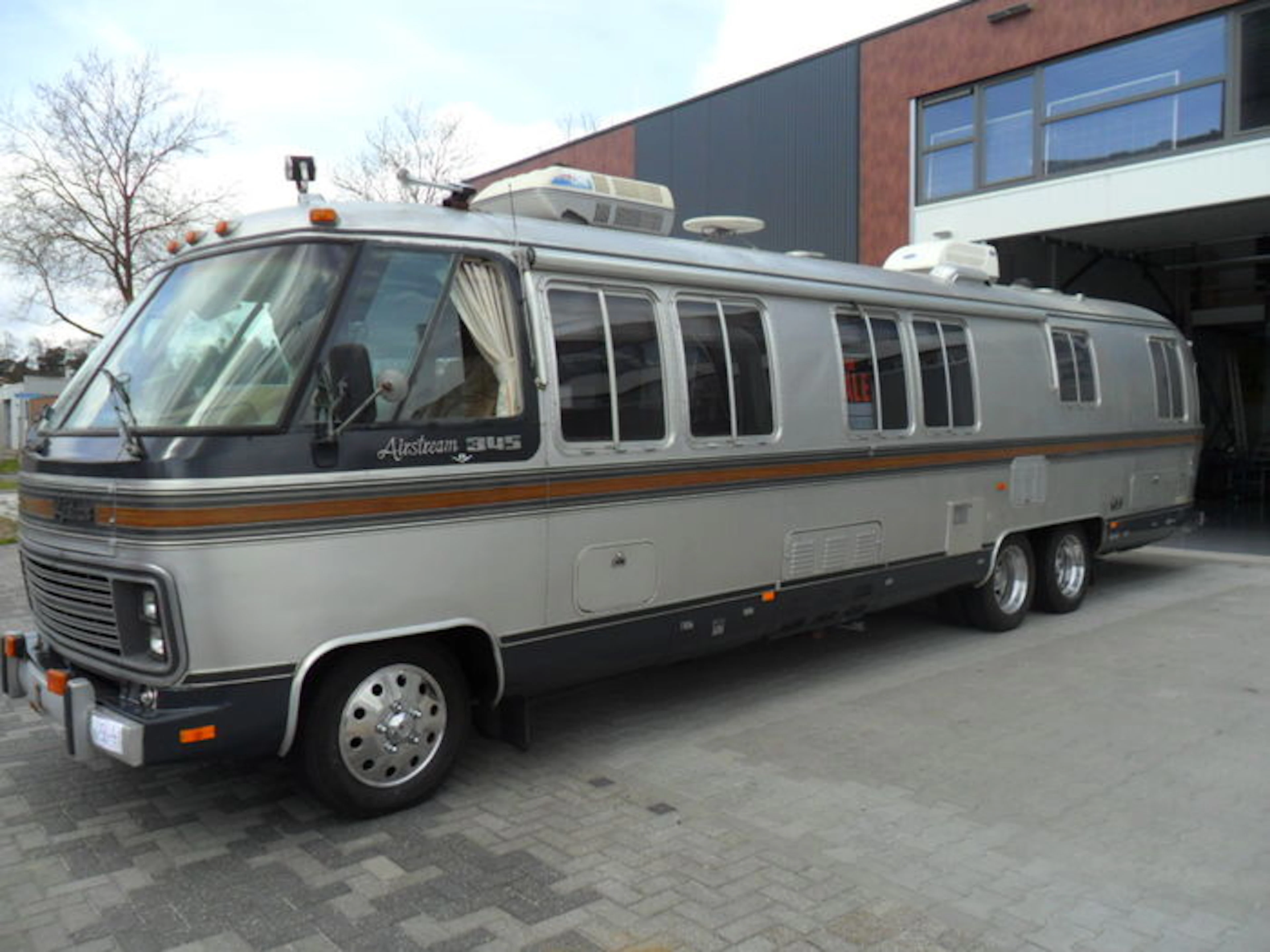 Airstream 345 motorhome - 1985