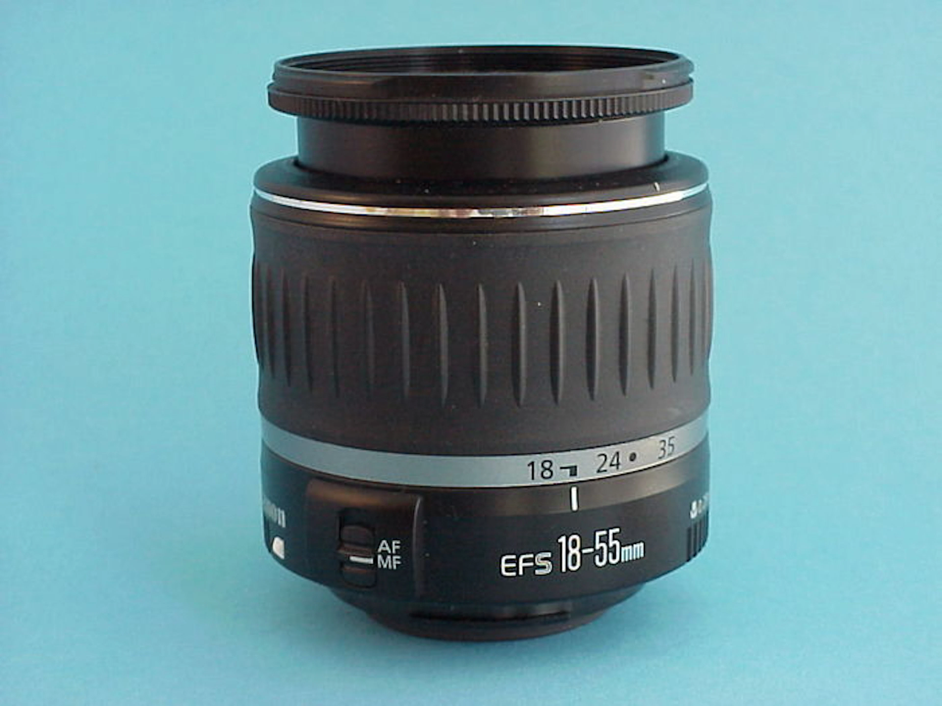 Canon Zoom objectief EF- S 18-55 mm en een lichtsterkte van 3,5 tot 5,6