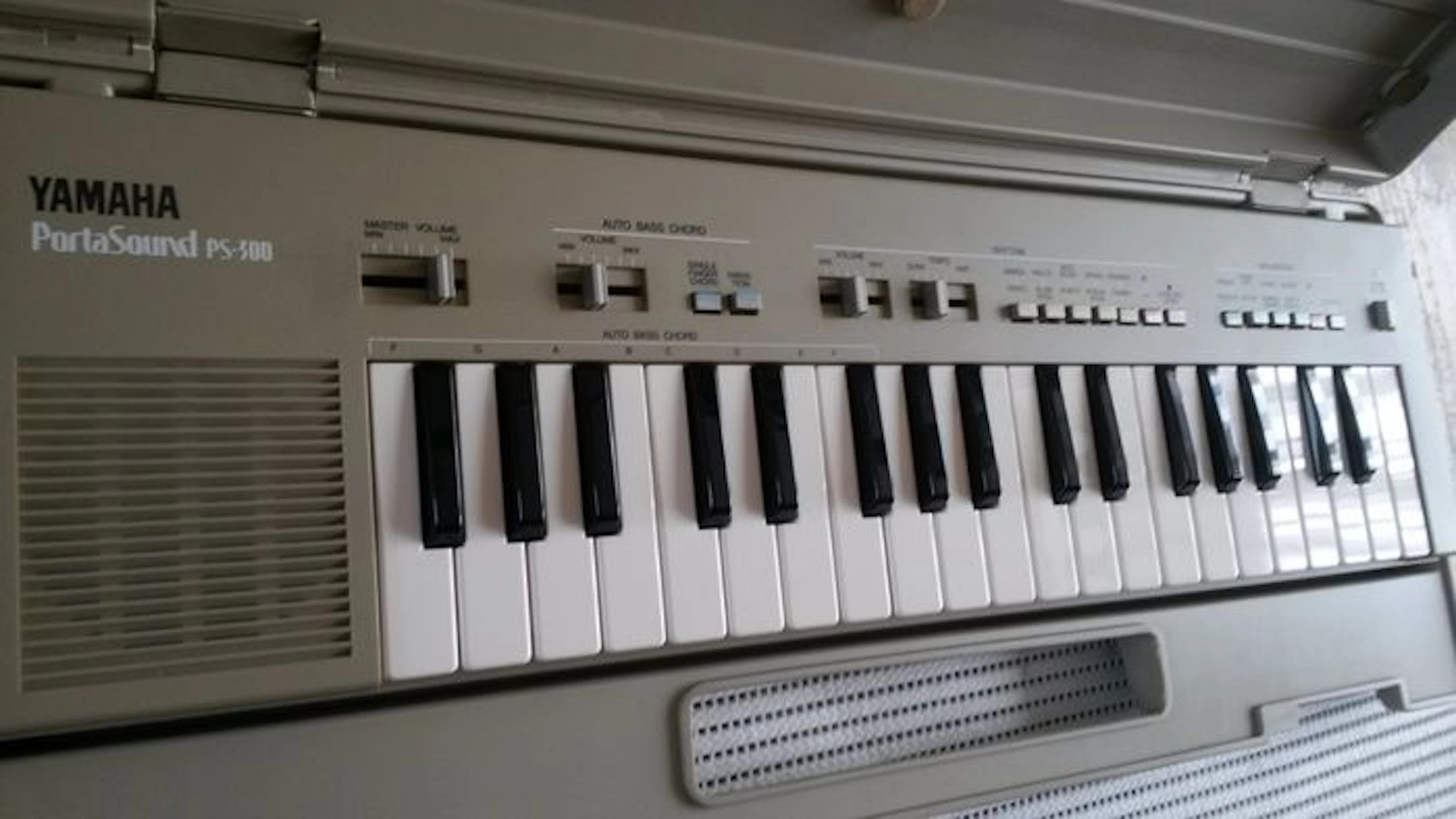 YAMAHA PORTA SOUND PS 300