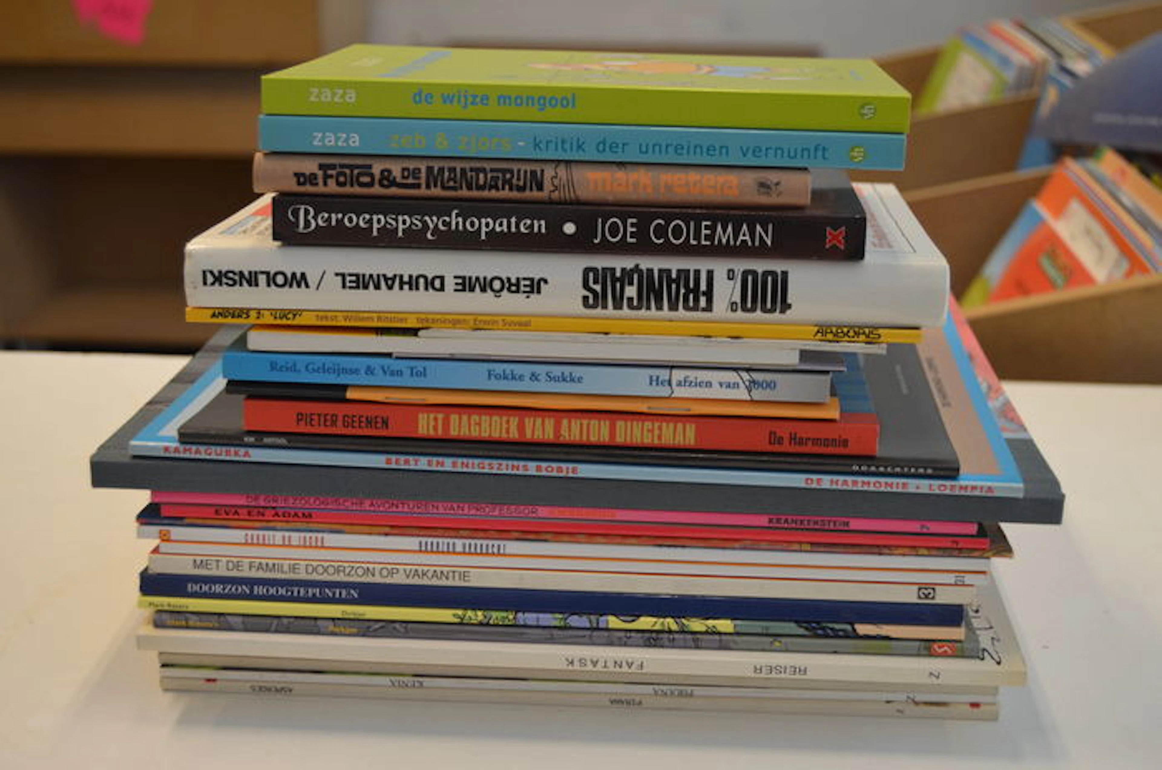 31 Humorstrips met o.a. Pirana, Reiser, Wolinski, Kim - 3x hc + 28x sc