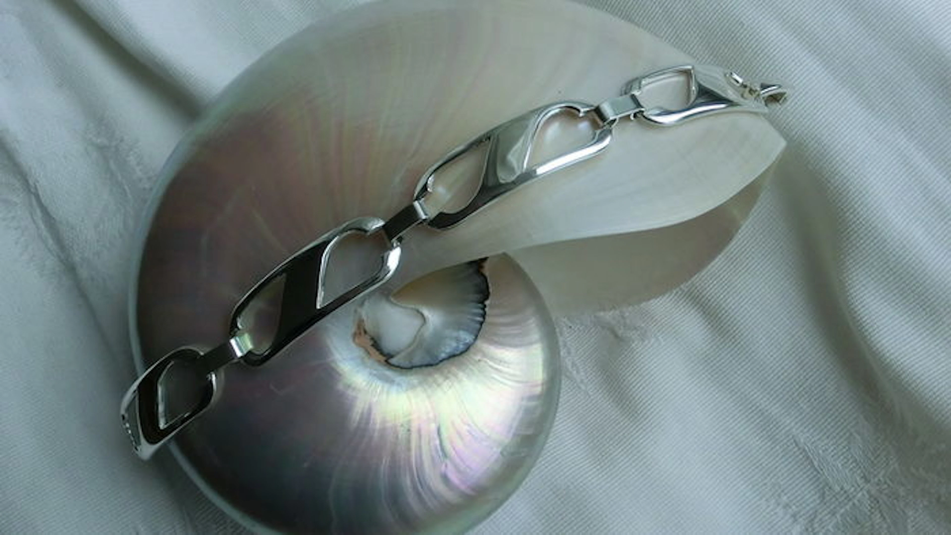 Silver design bracelet