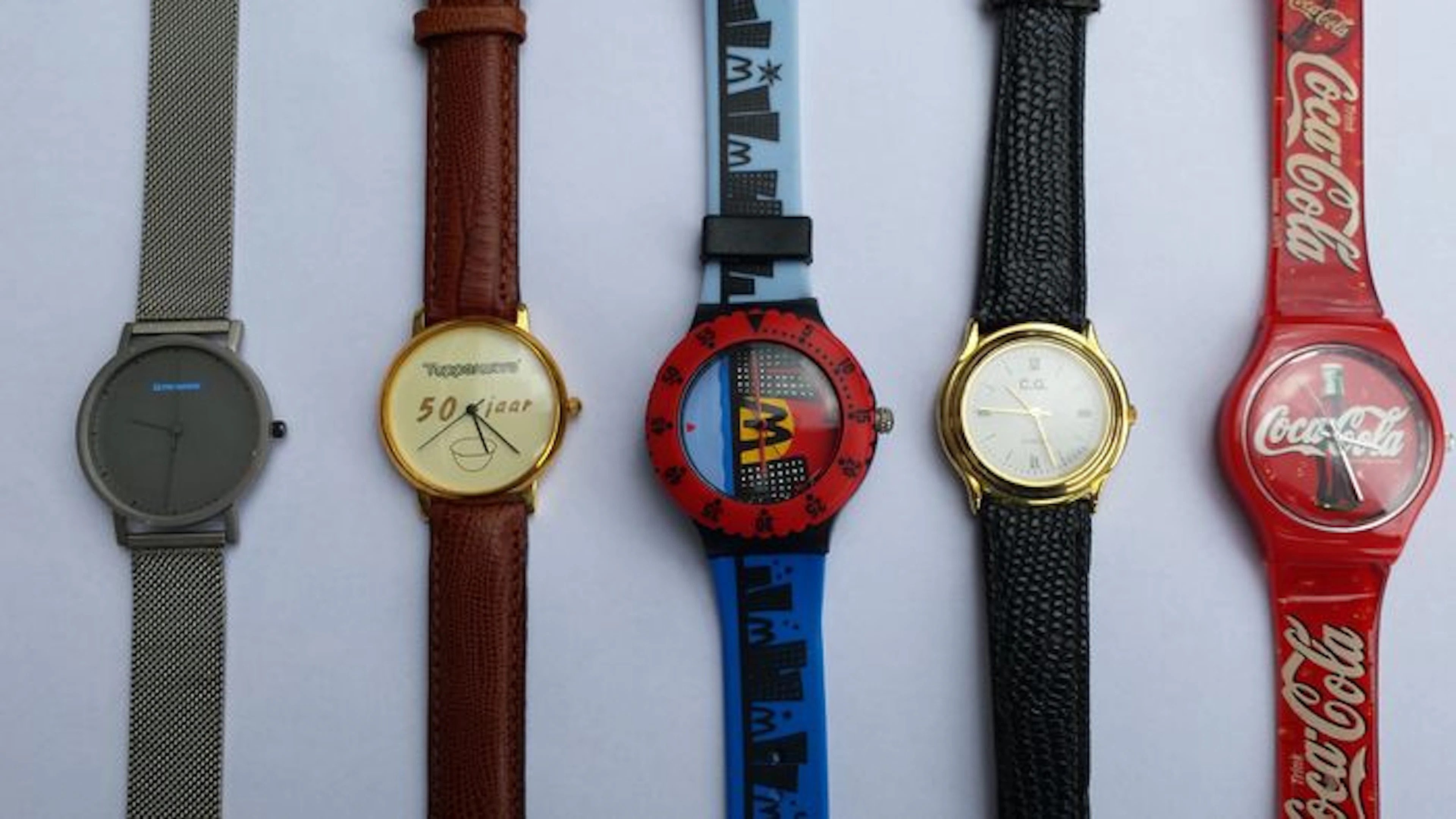 Lot of 50 different advertising watches.
