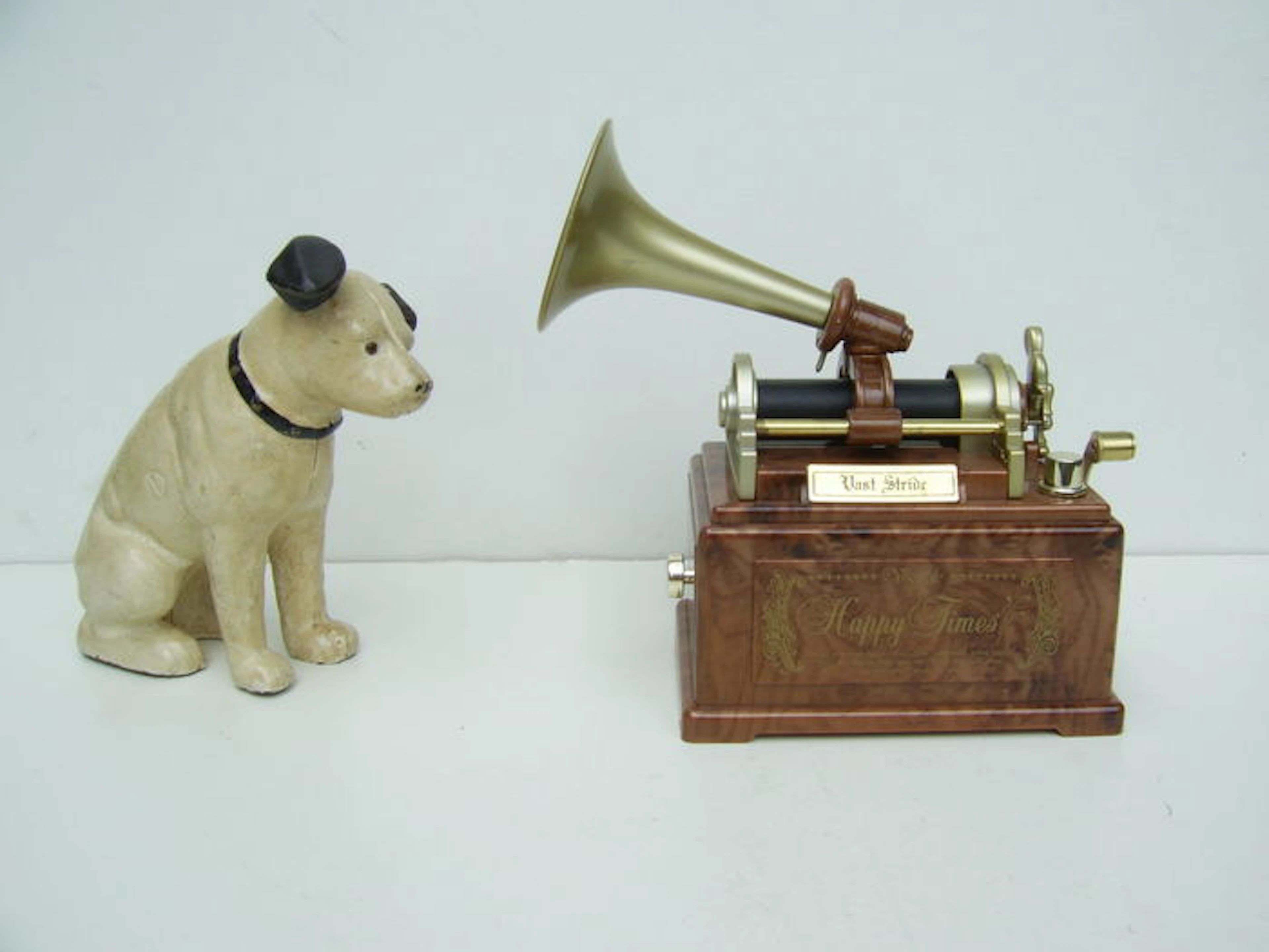 Lot met Hond Nipper Spaarpot gietijzer , en Plastic Speeldoos Grammefoon