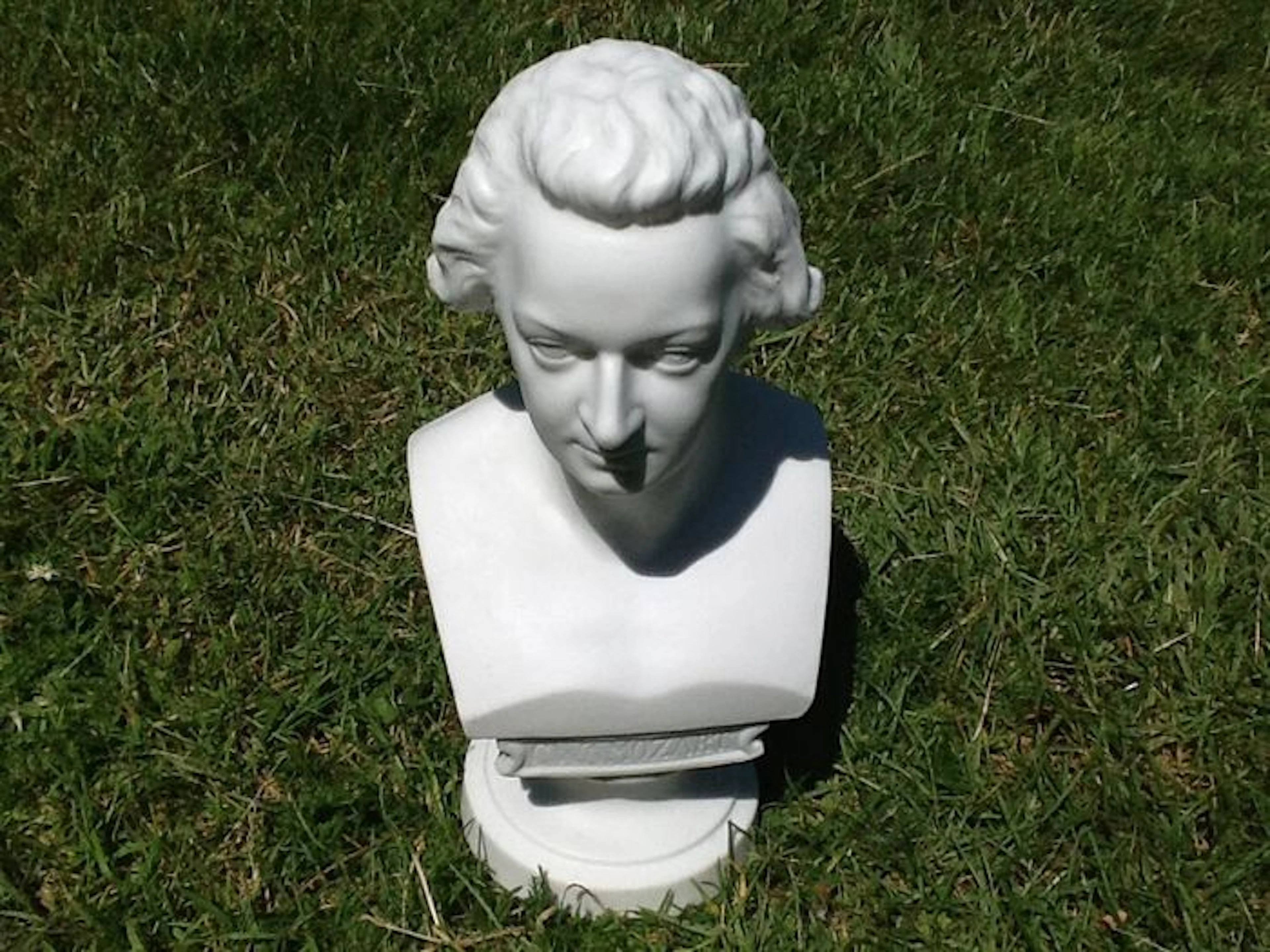 Buste van Mozart vervaardigd in wit biscuit porselein - Duitsland - ca. 1900