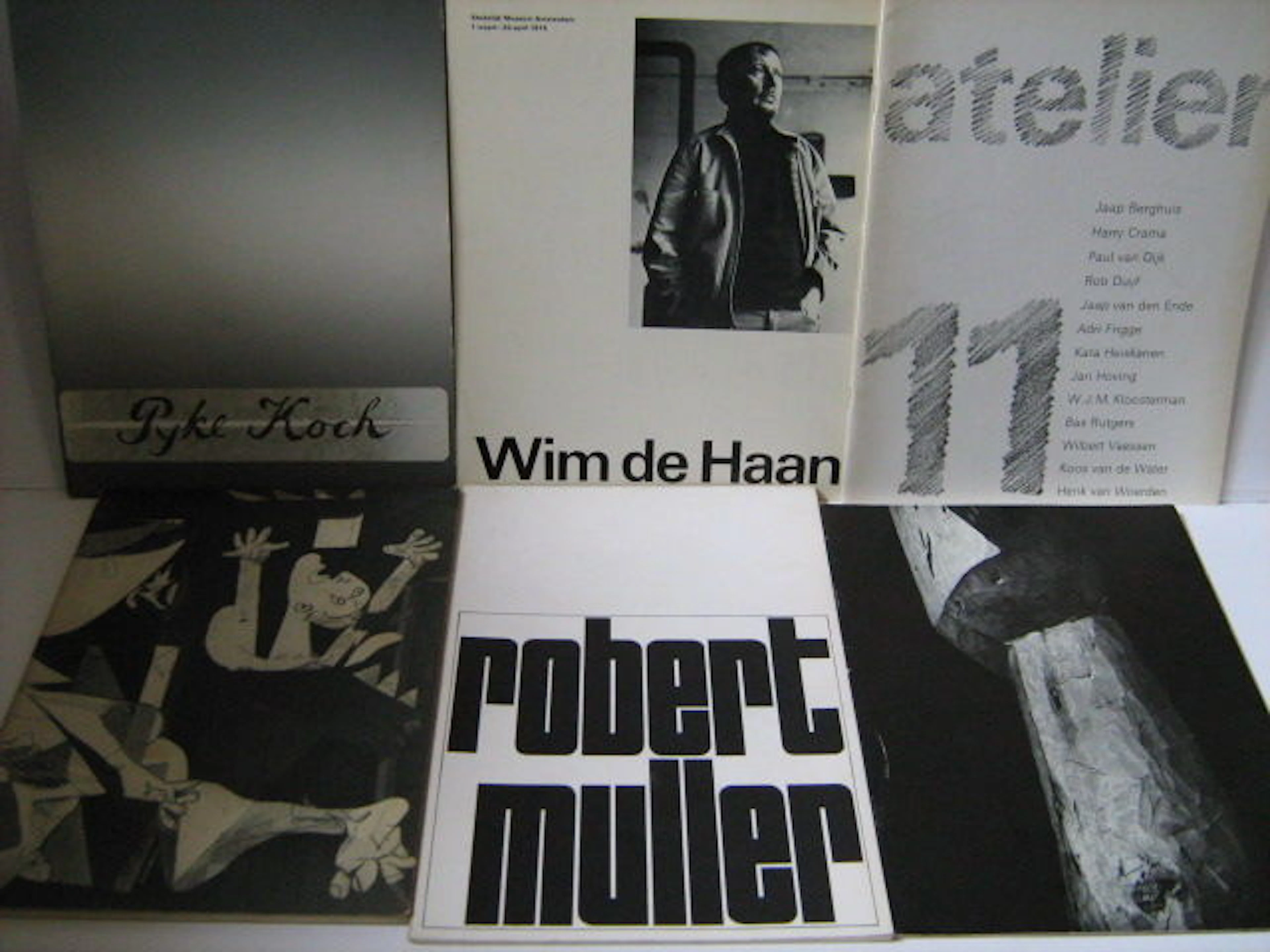 Kunst; Lot met 24 catalogi van het Stedelijk Museum Amsterdam - 1948/heden